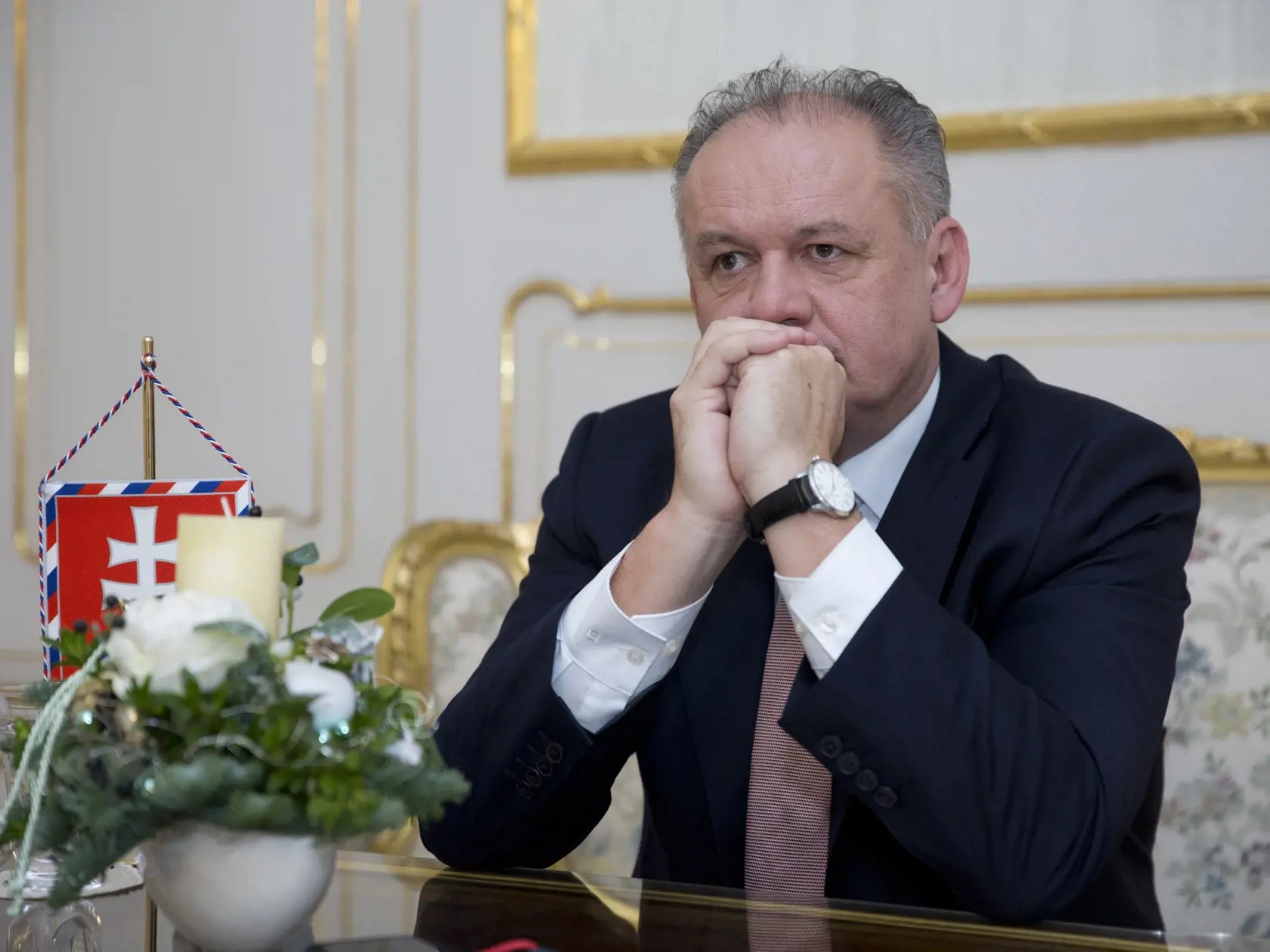 Prezident Andrej Kiska dnes naposledy vo svojej funkcii udelí štátne vyznamenania. 