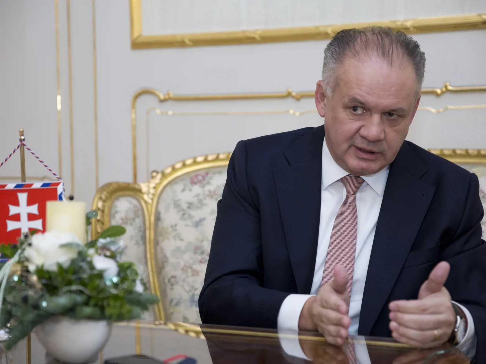 Prezident Andrej Kiska dnes naposledy vo svojej funkcii udelí štátne vyznamenania. 