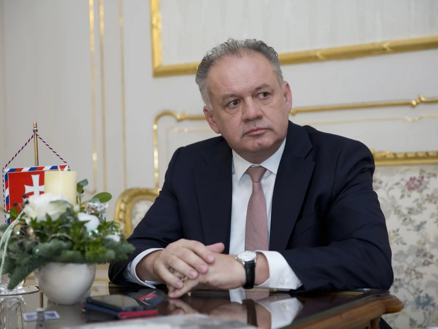 Prezident Andrej Kiska dnes naposledy vo svojej funkcii udelí štátne vyznamenania. 