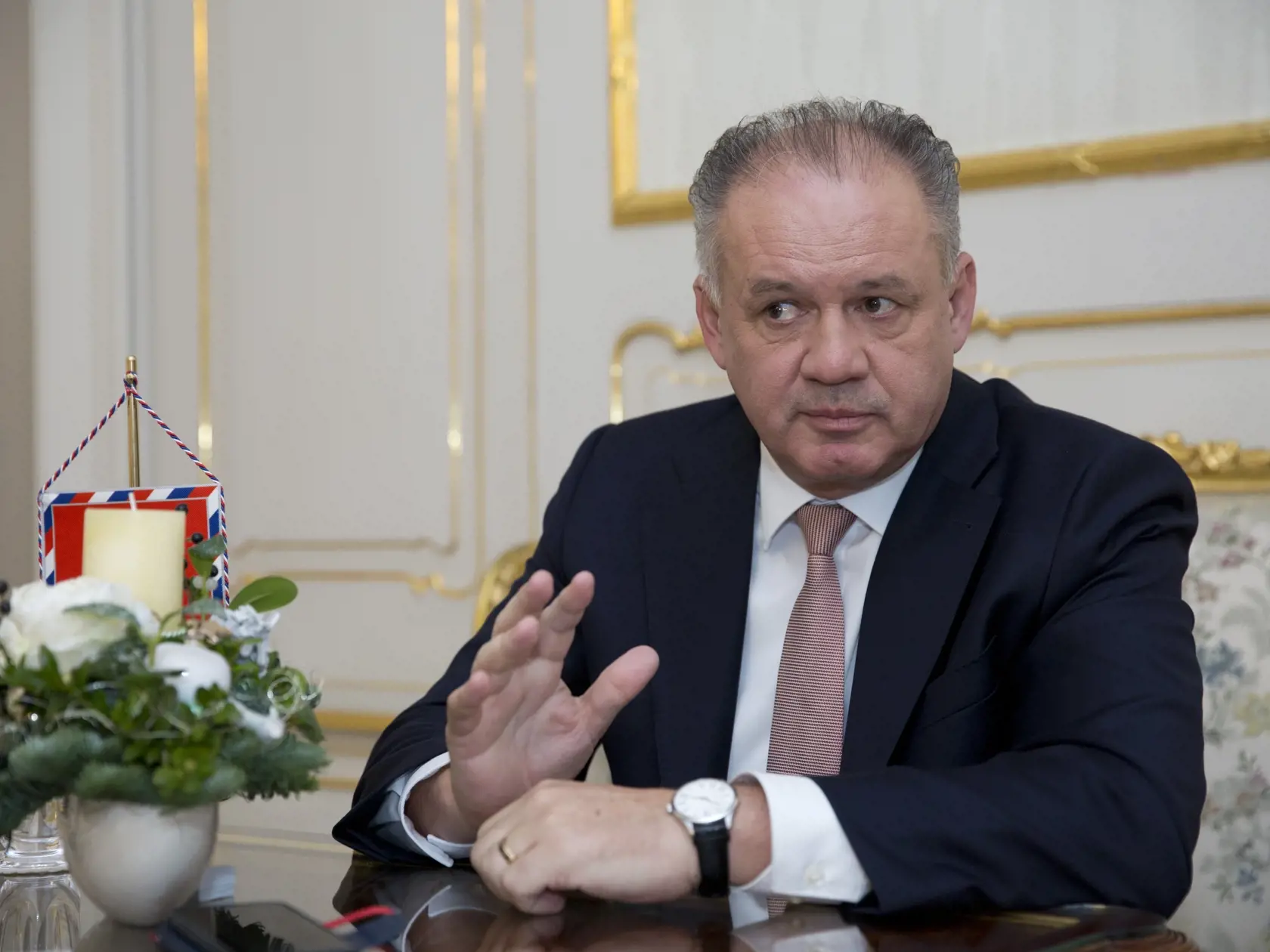 Prezident Andrej Kiska dnes naposledy vo svojej funkcii udelí štátne vyznamenania. 