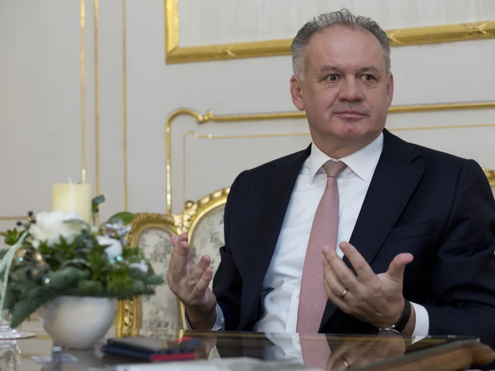 Prezident Andrej Kiska dnes naposledy vo svojej funkcii udelí štátne vyznamenania. 