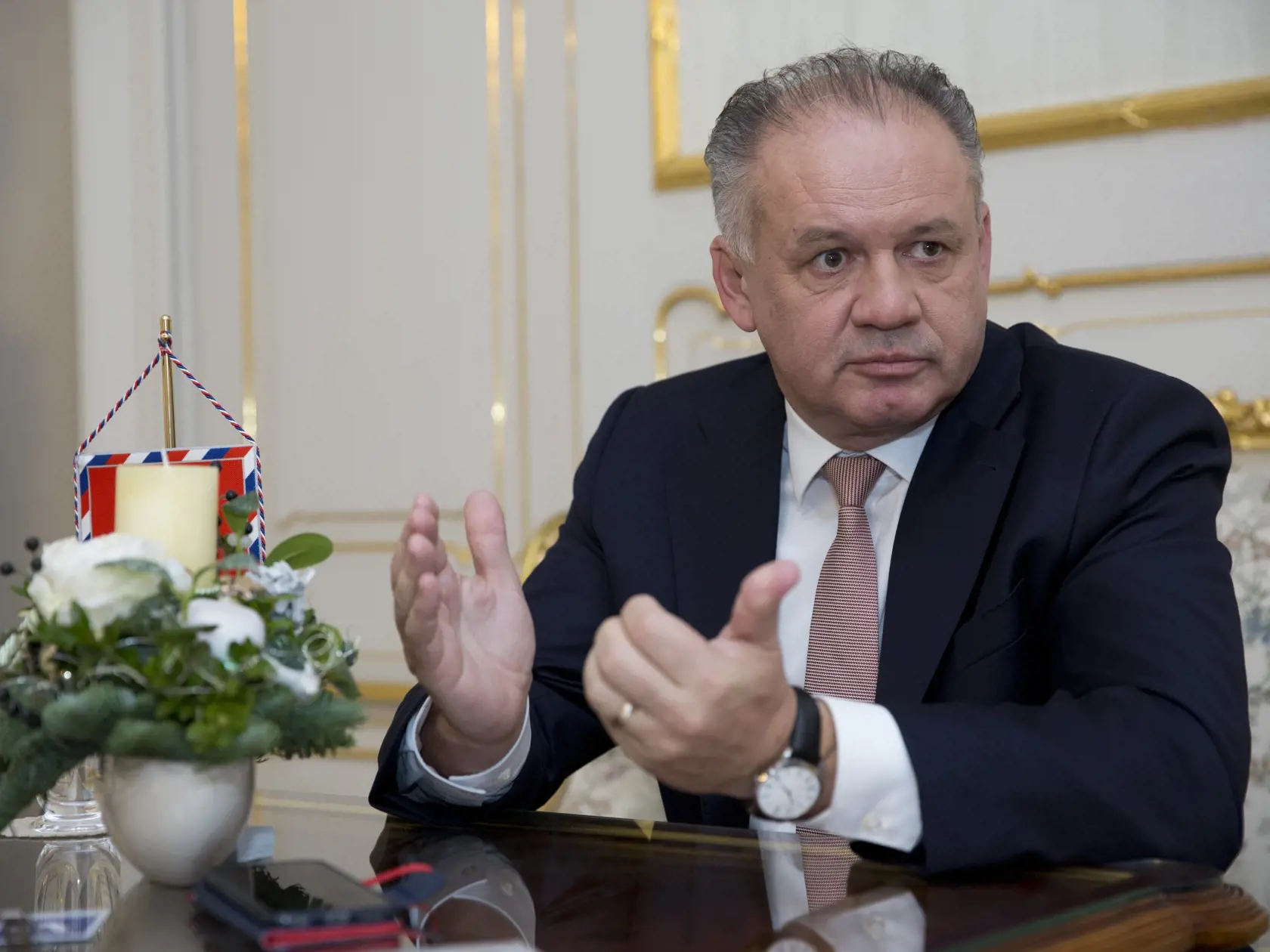Prezident Andrej Kiska dnes naposledy vo svojej funkcii udelí štátne vyznamenania. 