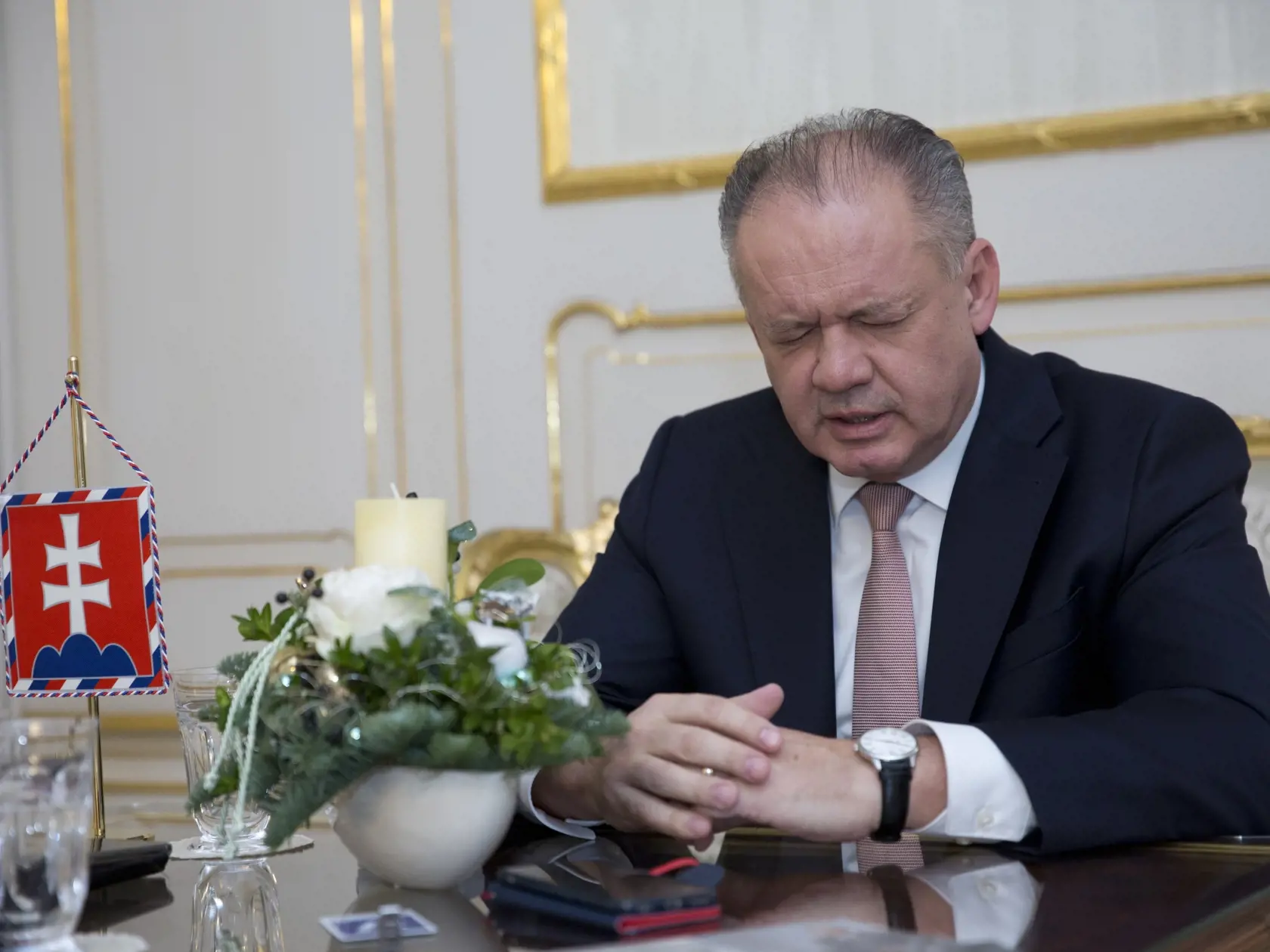 Prezident Andrej Kiska dnes naposledy vo svojej funkcii udelí štátne vyznamenania. 