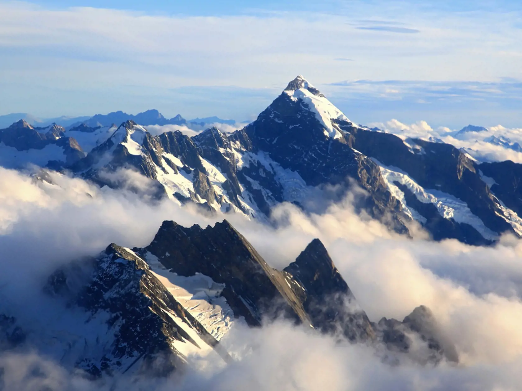 Na Južnom ostrove sa nachádzajú Alpy, najvyšší vrchol sa volá Mt. Cook.