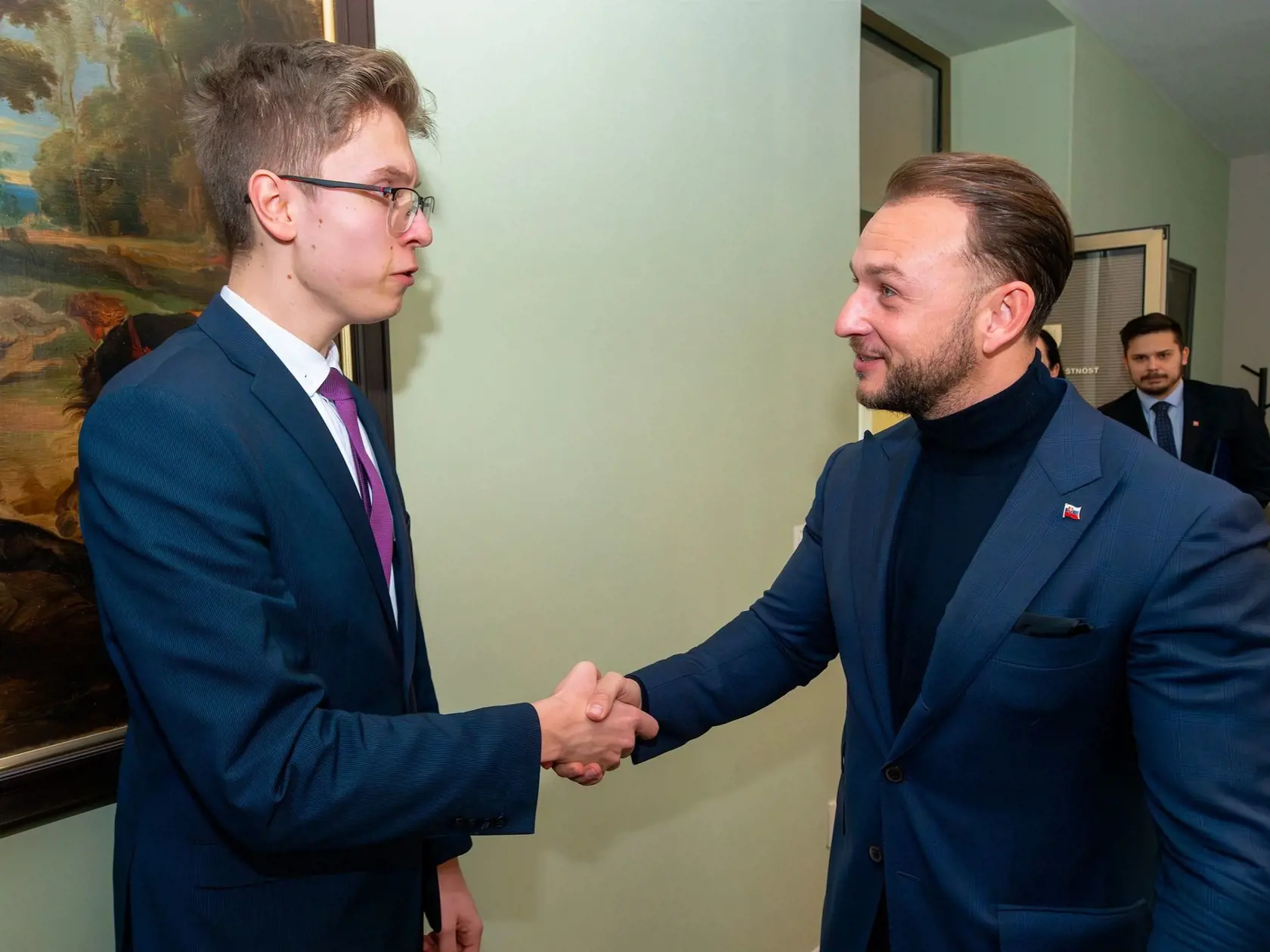 "Študentom som priblížil, čo je cieľom aktuálne prebiehajúceho auditu. Vypočul som si ich názory, návrhy a celkový pohľad na túto problematiku. Verím, že toto a podobné stretnutia budú ďalším krokom k zvyšovaniu bezpečnosti, a že svojimi vstupmi môžu študenti pomôcť pri zvyšovaní ochrany škôl a v šírení prevencie," poznamenal Šutaj Eštok.