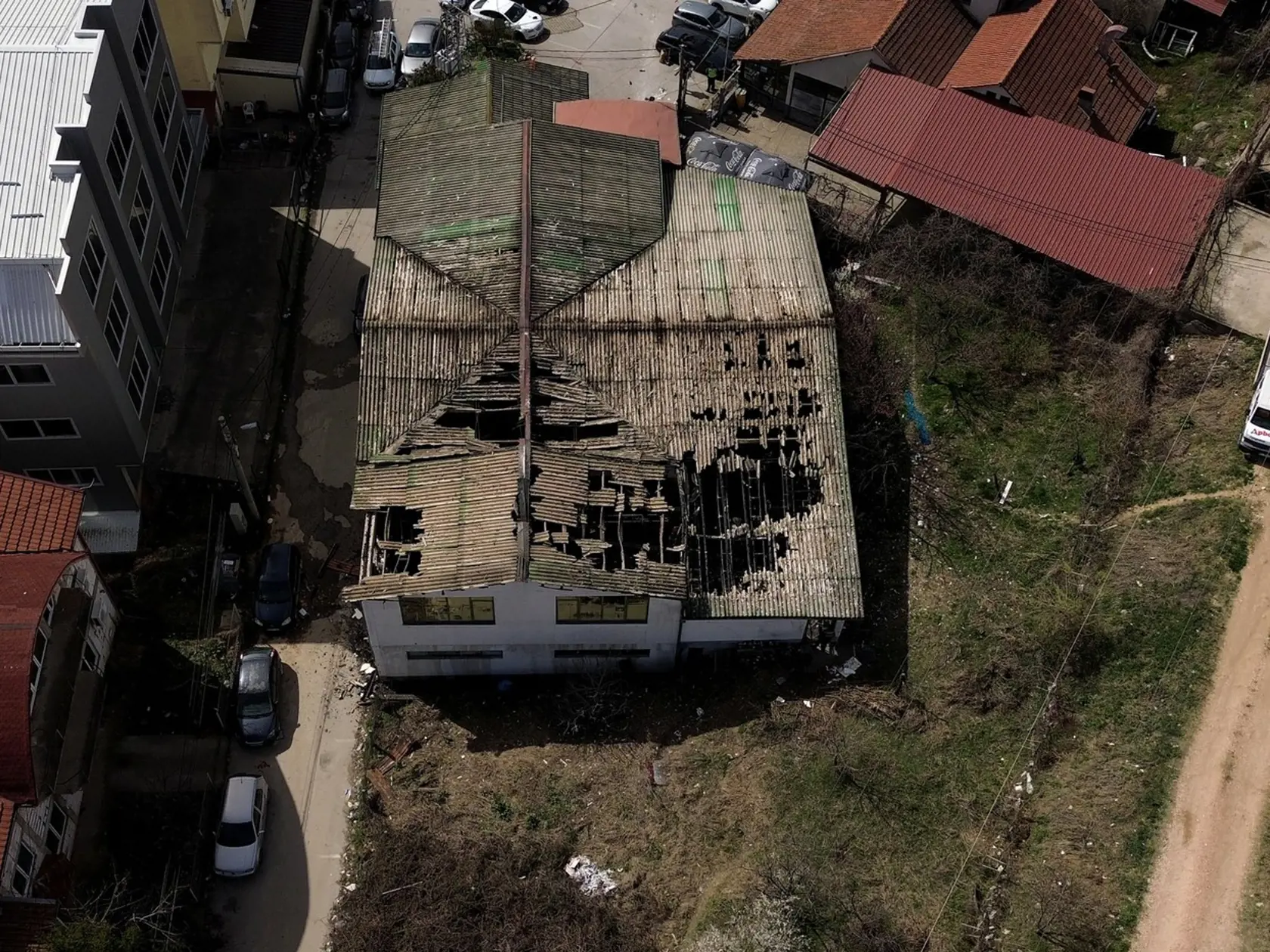 Miesto tragédie: Zhorený nočný klub v Severnom Macedónsku, kde zomreli desiatky mladých ľudí.