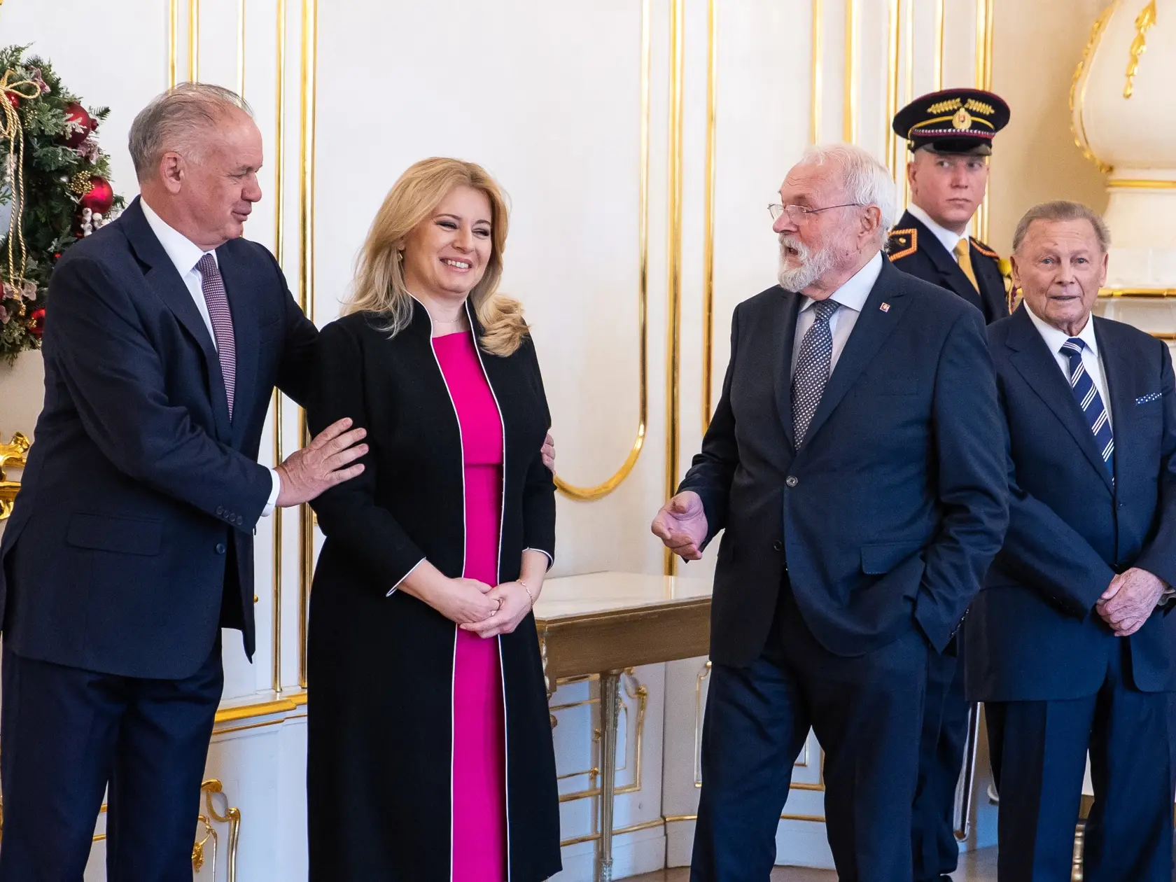 Na snímke bývalí Prezidenti SR, zľava Andrej Kiska, Zuzana Čaputová, Ivan Gašparovič, Rudolf Schuster na spoločnom obede so súčasným Prezidentom SR Petrom Pellegrinim v Prezidentskom paláci.