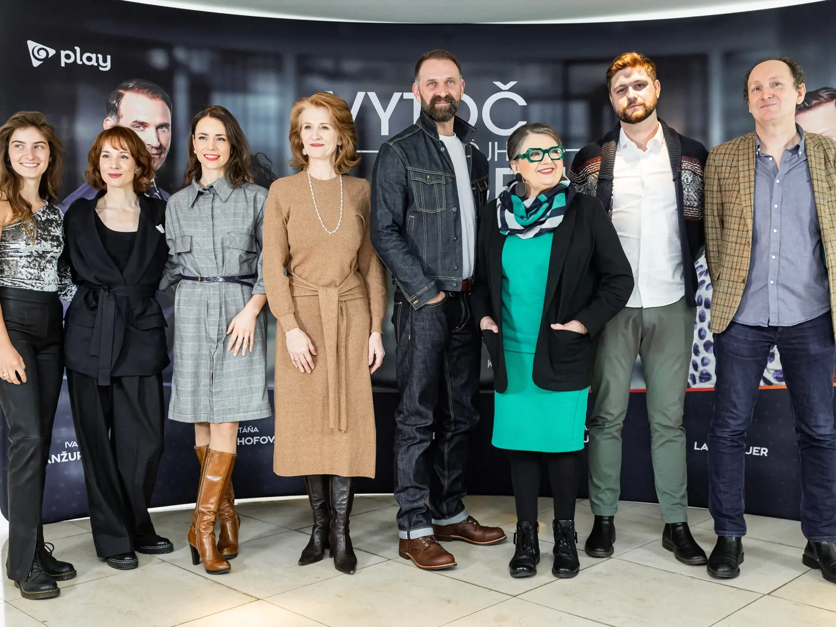 Tlačová konferencia k predstaveniu nového televízneho seriálu “Vytoč môjho agenta” v Bratislave. Na snímke Zuzana Kronerová, Dagmar Edwards, Táňa Pauhofová, Viktória Jurištová, Tomáš Maštalír a Gabriela Marcinková.