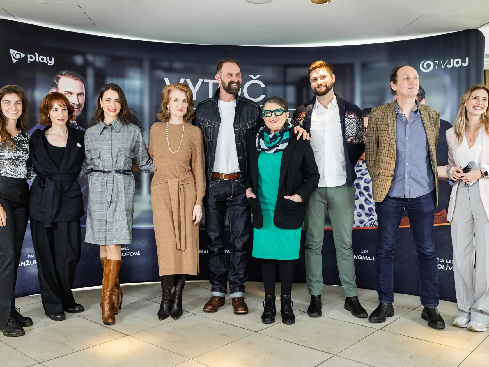 Tlačová konferencia k predstaveniu nového televízneho seriálu “Vytoč môjho agenta” v Bratislave. Na snímke Zuzana Kronerová, Dagmar Edwards, Táňa Pauhofová, Viktória Jurištová, Tomáš Maštalír a Gabriela Marcinková.