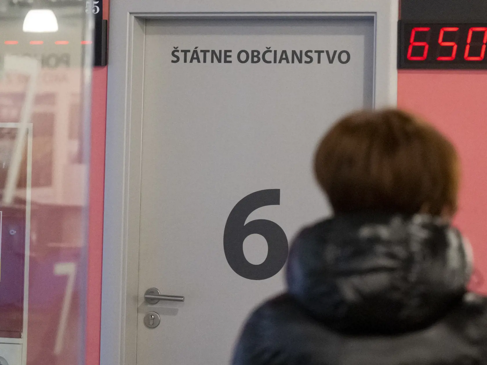 Na snímke oddelenie dokladov v Klientskom centre na Tomášikovej ulici vo štvrtok 7. decembra 2023 v Bratislave.