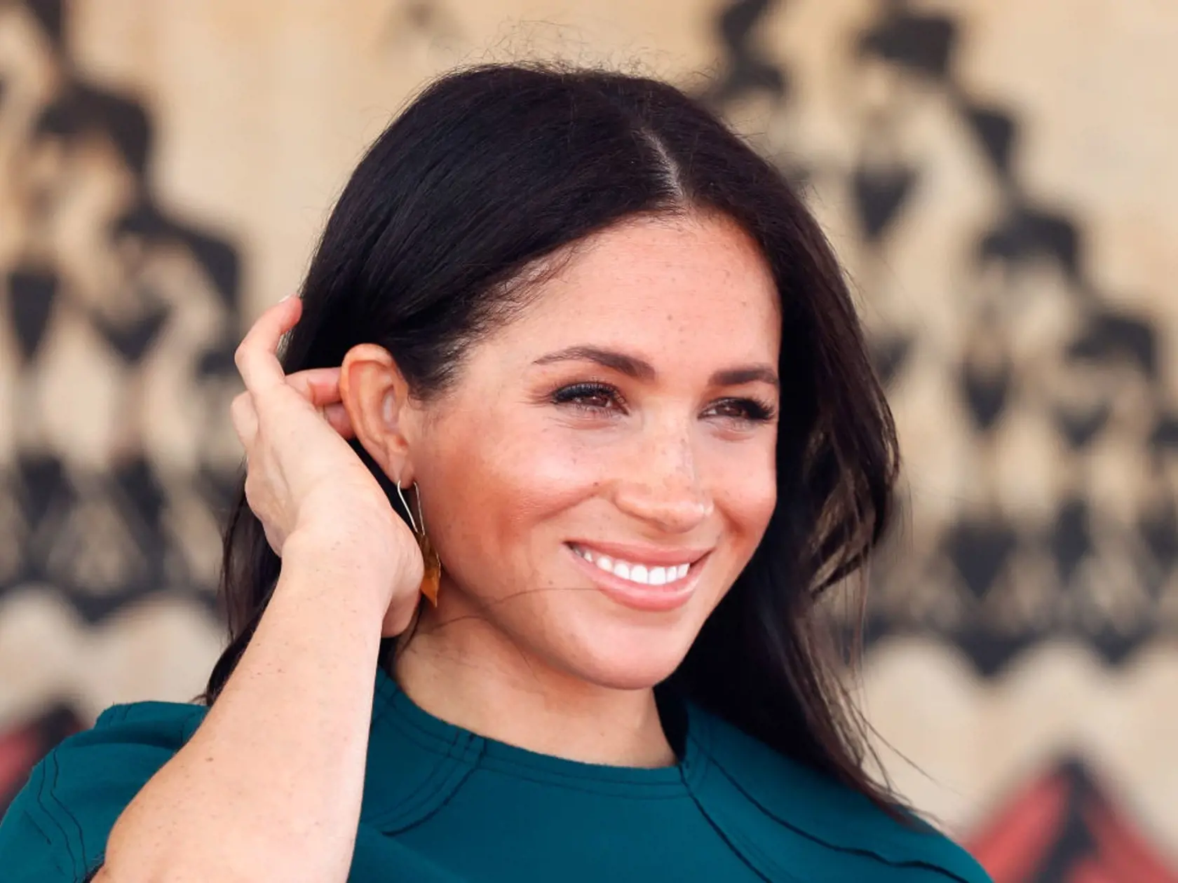Vlasy občas Meghan poriadne neposlúchajú.