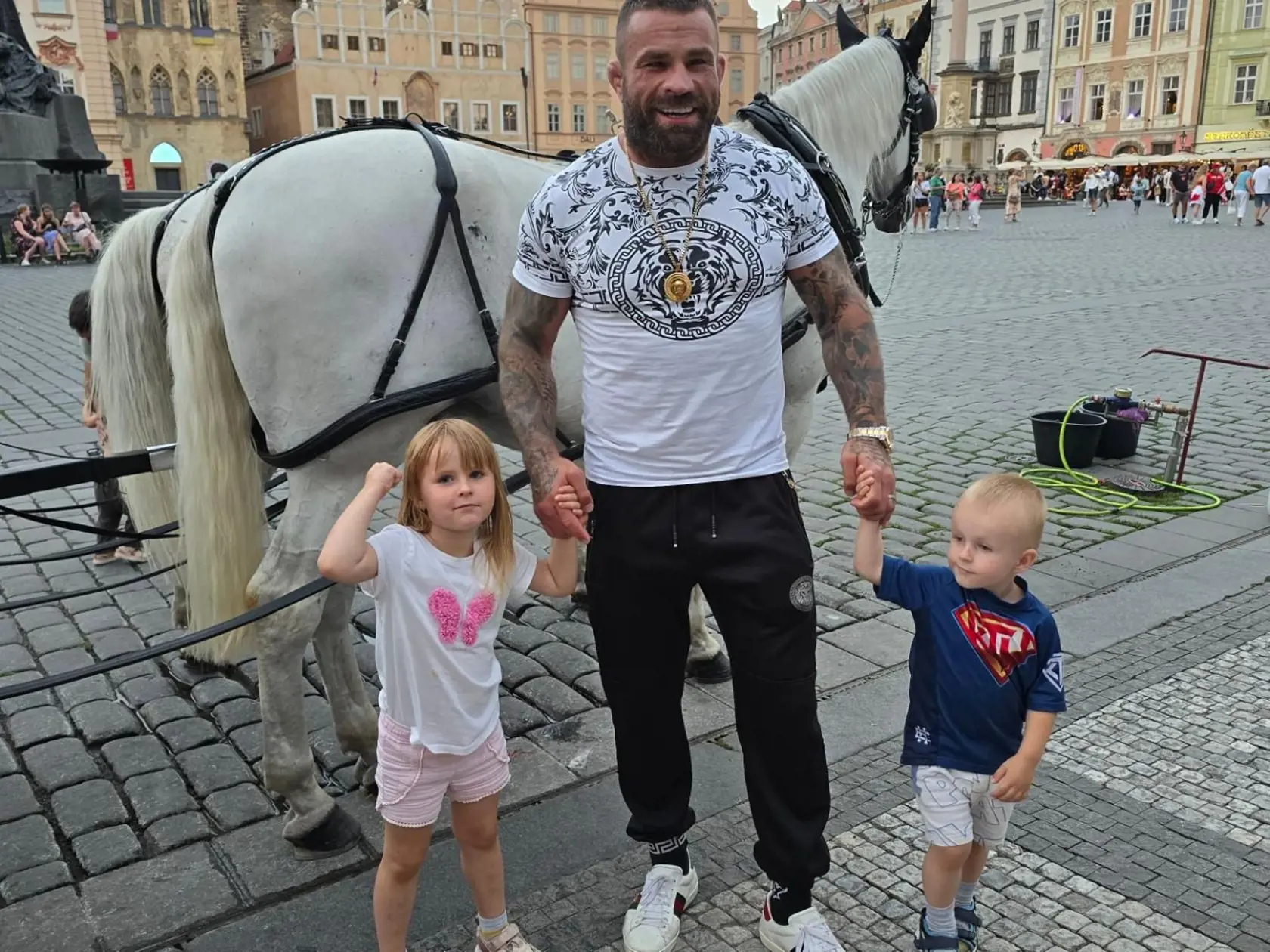 Manželia Karlos a Lela očakávajú tretie dieťa.