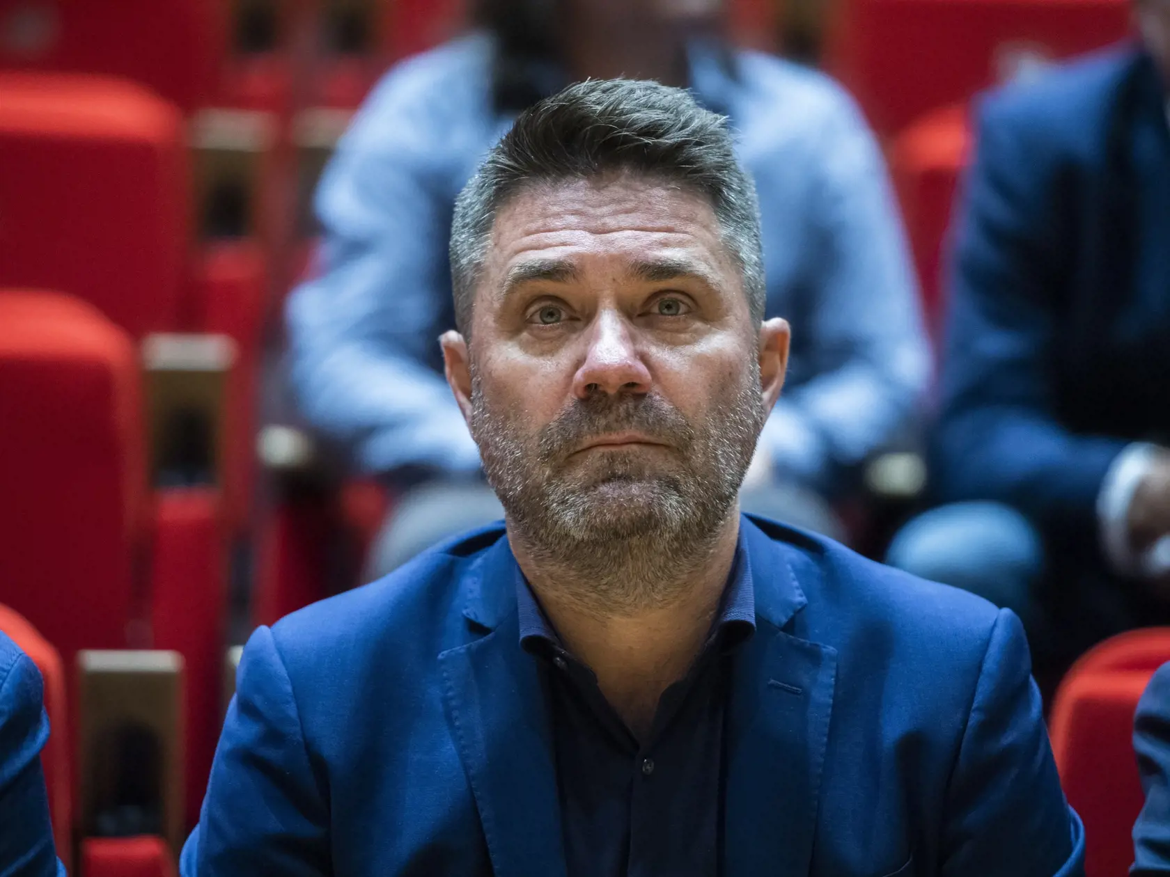 Do Markízy sa ako producent Na telo vracia Tibor Búza. Ten sa podieľal na formovaní Markízy v čase generálneho riaditeľa Václava Miku a teraz je opäť súčasťou tohto projektu. Podľa súčasného šéfa spravodajstva Michala Kratochvíla Búza prichádza so skúsenosťami, ktoré môžu prispieť k úspechu novej podoby relácie.
