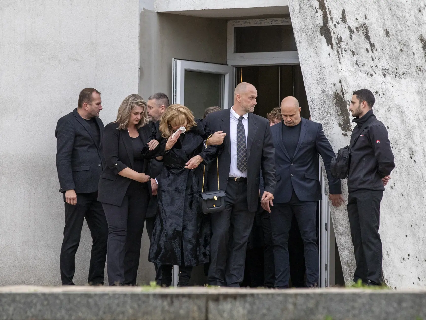 Na snímke je pohreb oligarchu Miroslava Bödöra v Nitre.
Manželka a syn Norbert Bödör.