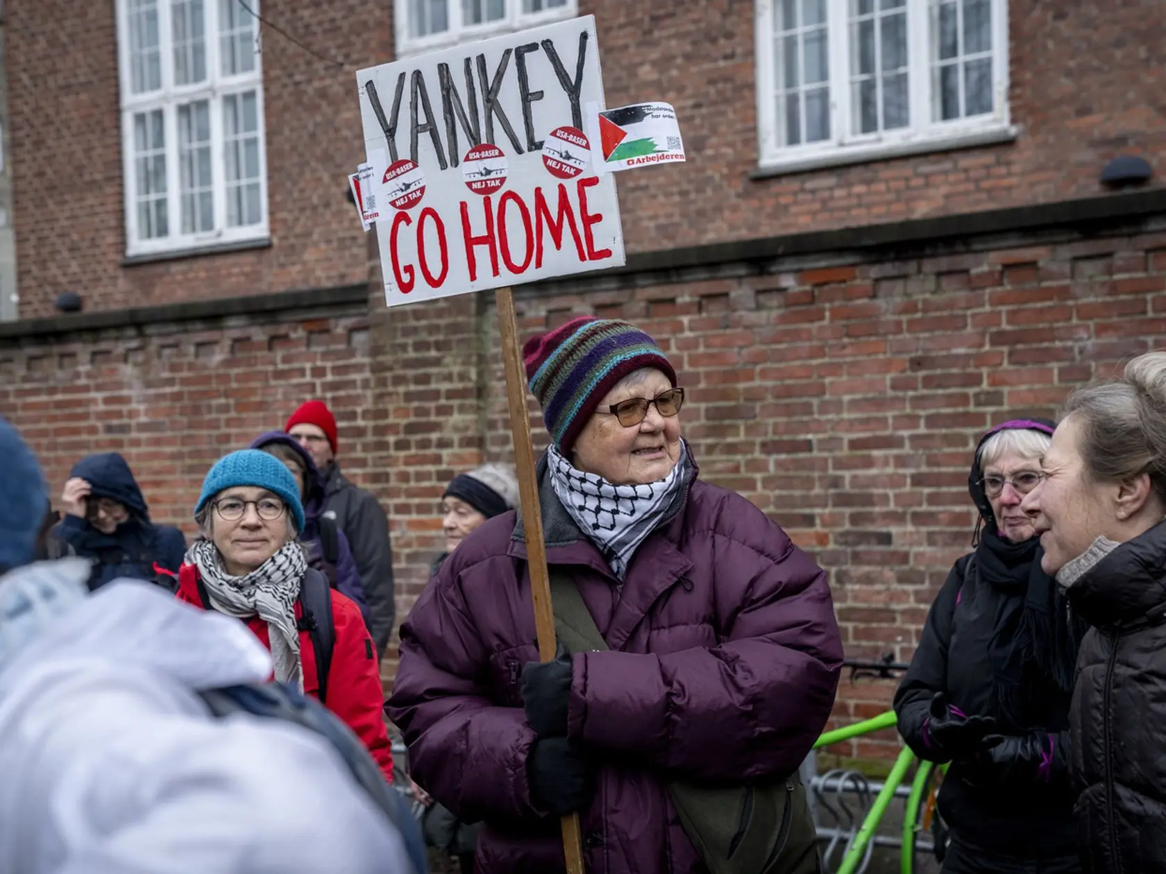 Na snímke protest v Kodani proti americkej prítomnosti v Dánsku.
