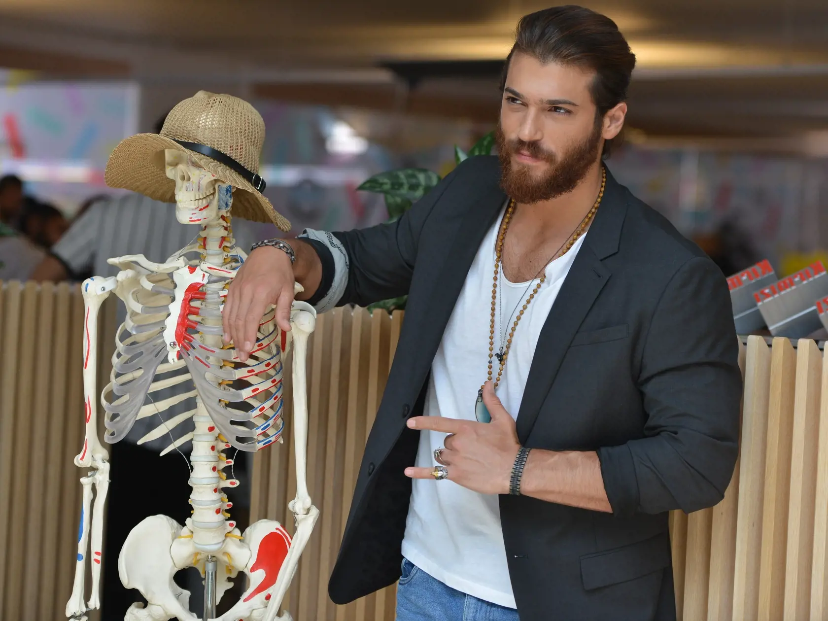 Can Yaman zo seriálu S hlavou v oblakoch