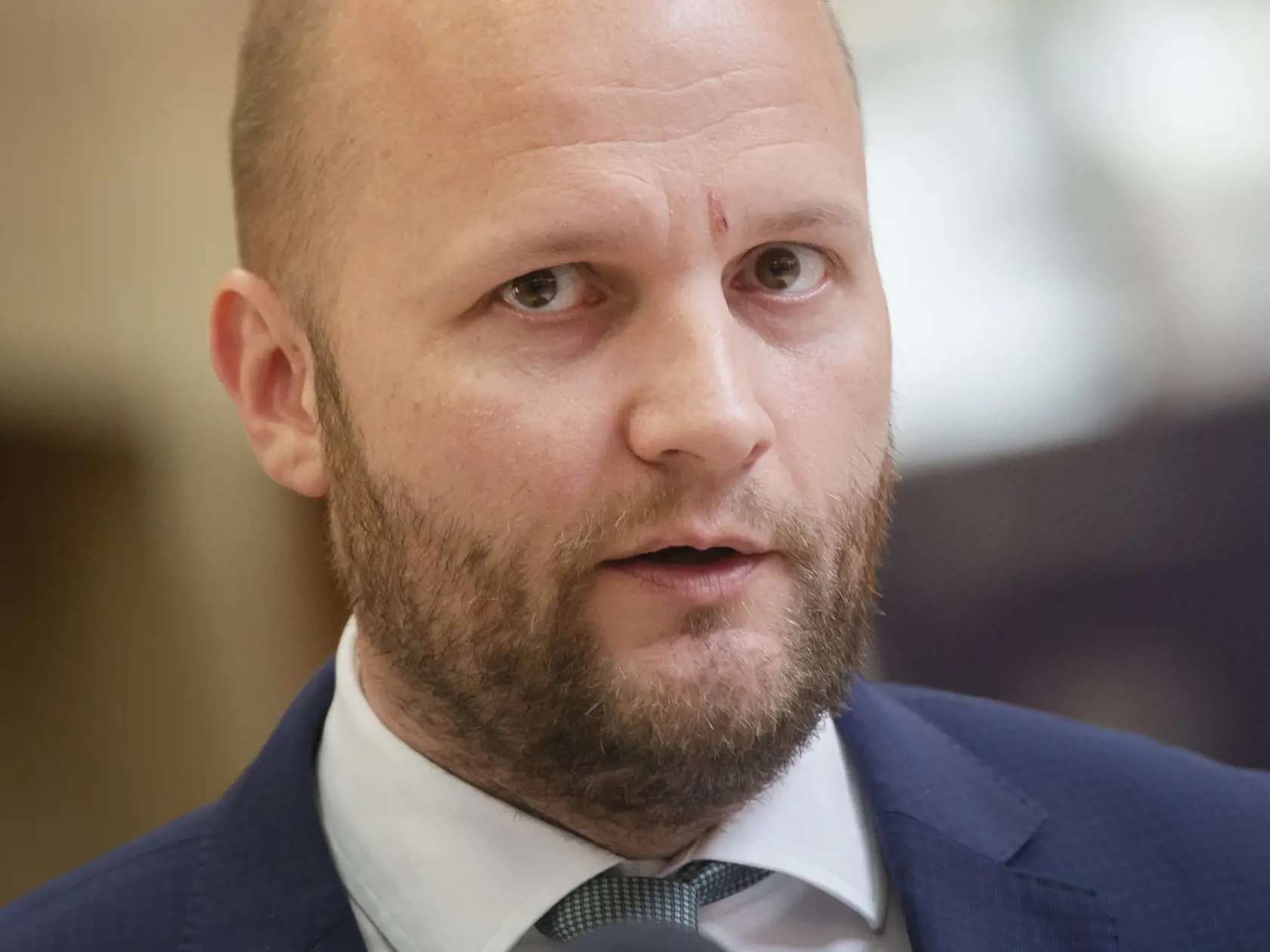 Brániť vlasť so zbraňou v ruke odmietlo v tomto roku rekordné množstvo Slovákov! Viac než 40-tisíc mužov podalo vyhlásenie o odopretí výkonu mimoriadnej služby v čase mobilizácie. Minister obrany Jaroslav Naď (41) však upozorňuje, že službe vlasti sa napriek tomu nevyhnú!