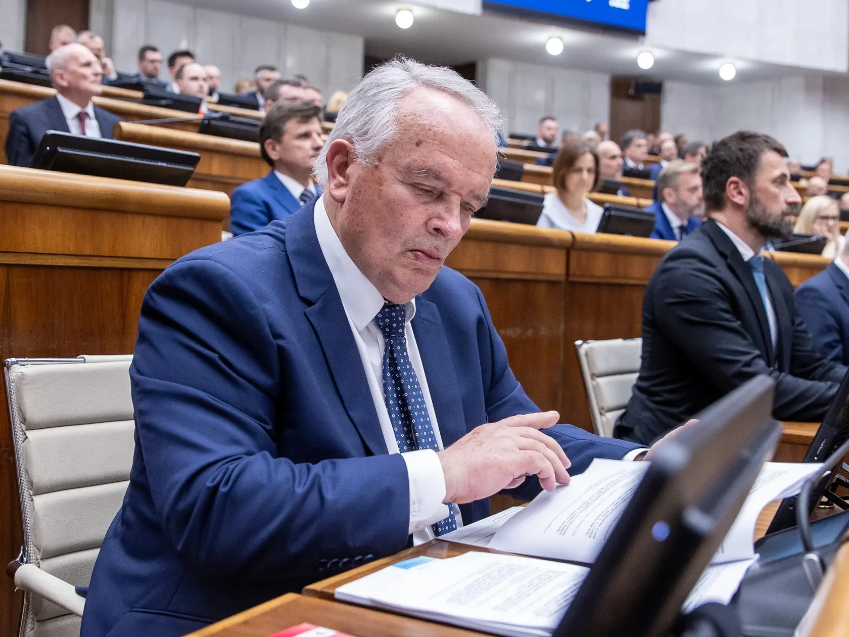 Na snímke nový poslanec NRSR Miroslav Radačovský, ktorý zložil poslanecký sľub.