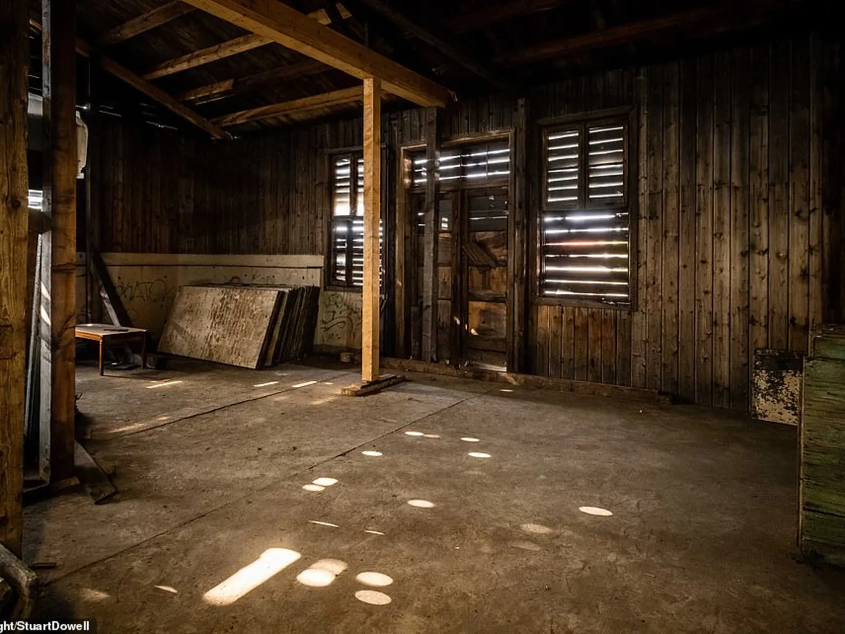Drevená táborová kuchyňa a budova jedálne SS známa ako Kameradschaftsheim der Waffen SS KL. Na budove sa začalo pracovať v roku 1941, keď sa Osvienčim rozširoval.
