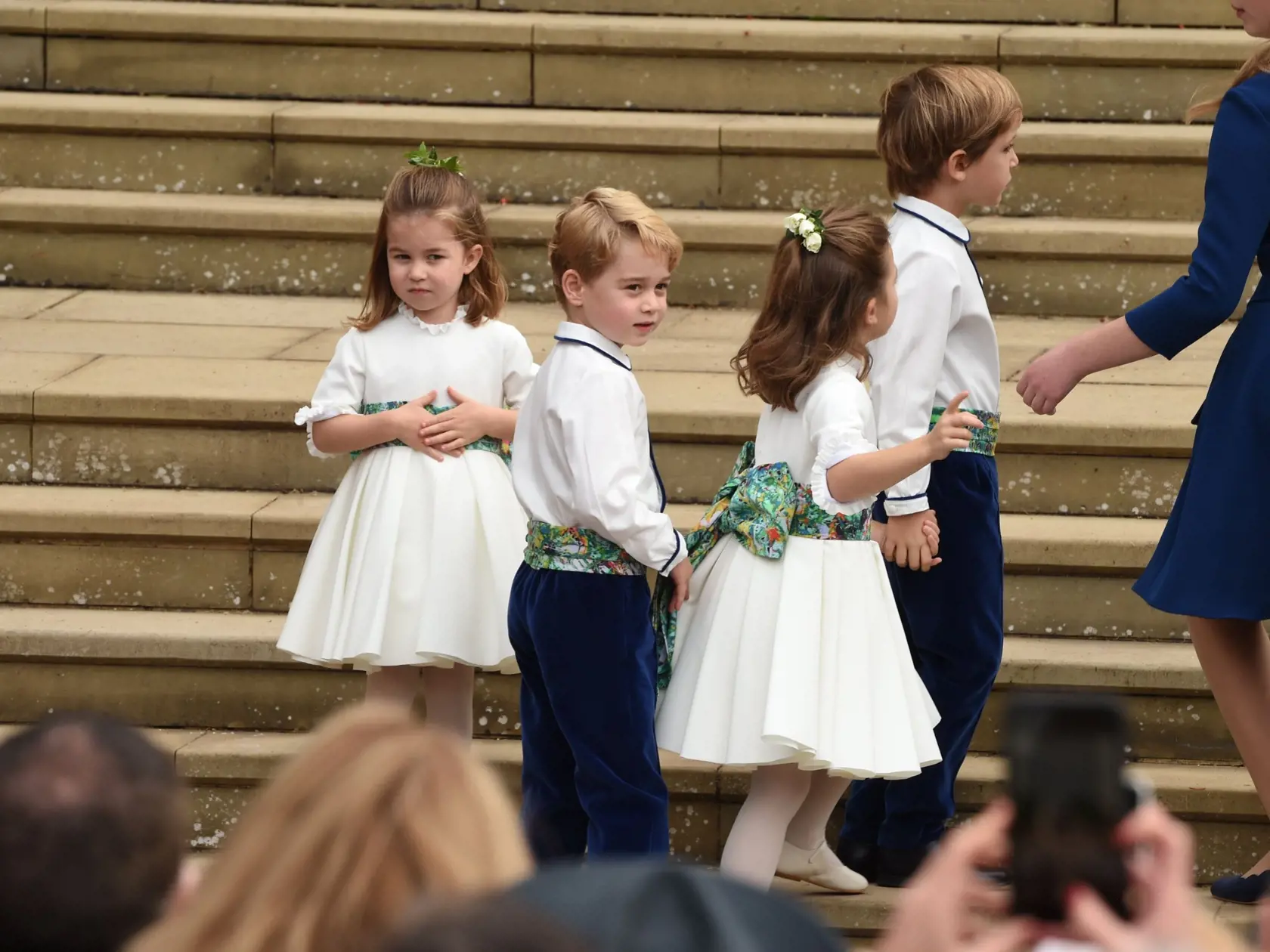 Princezná Charlotte a princ Geirge na svadbe princeznej Eugenie.