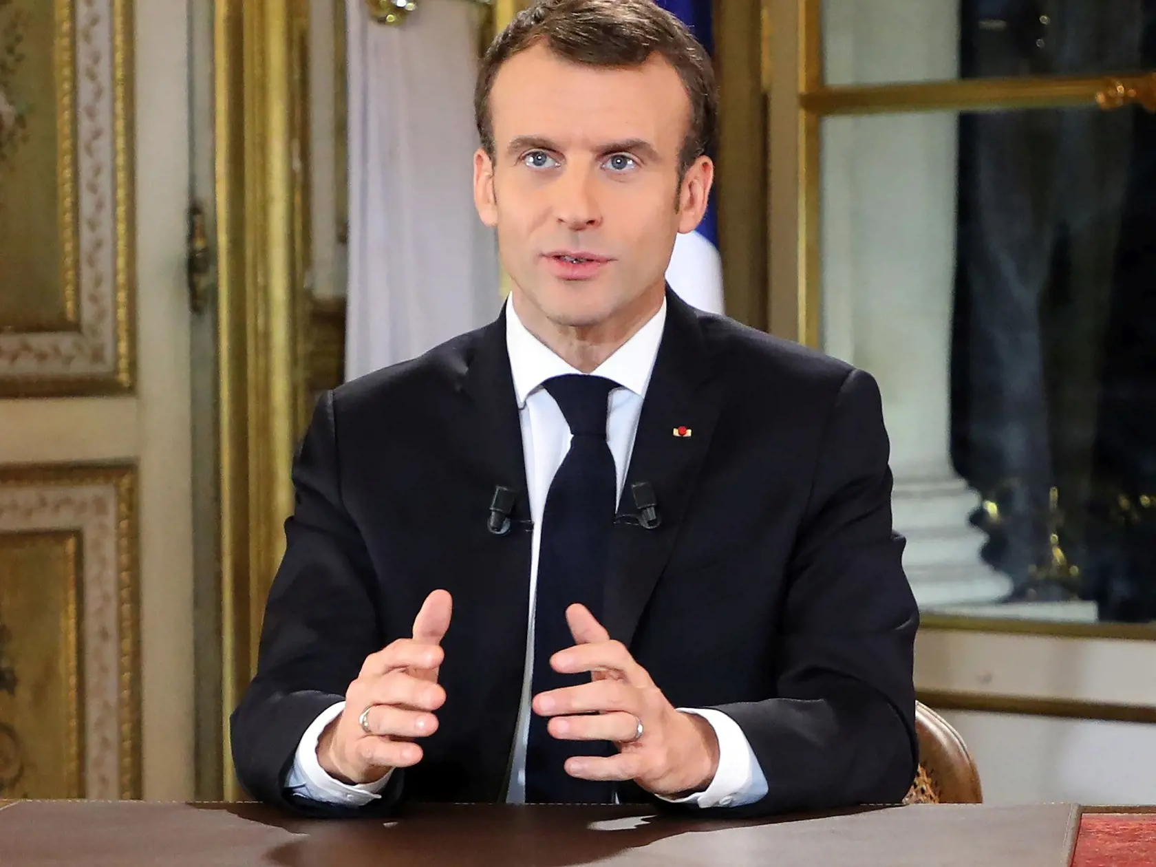 Emmanuel Macron: Jeho podpora dramaticky klesla k dvadsiatim percentám. Vyslúžil si označenie arogantného elitára a prezidenta bohatých.