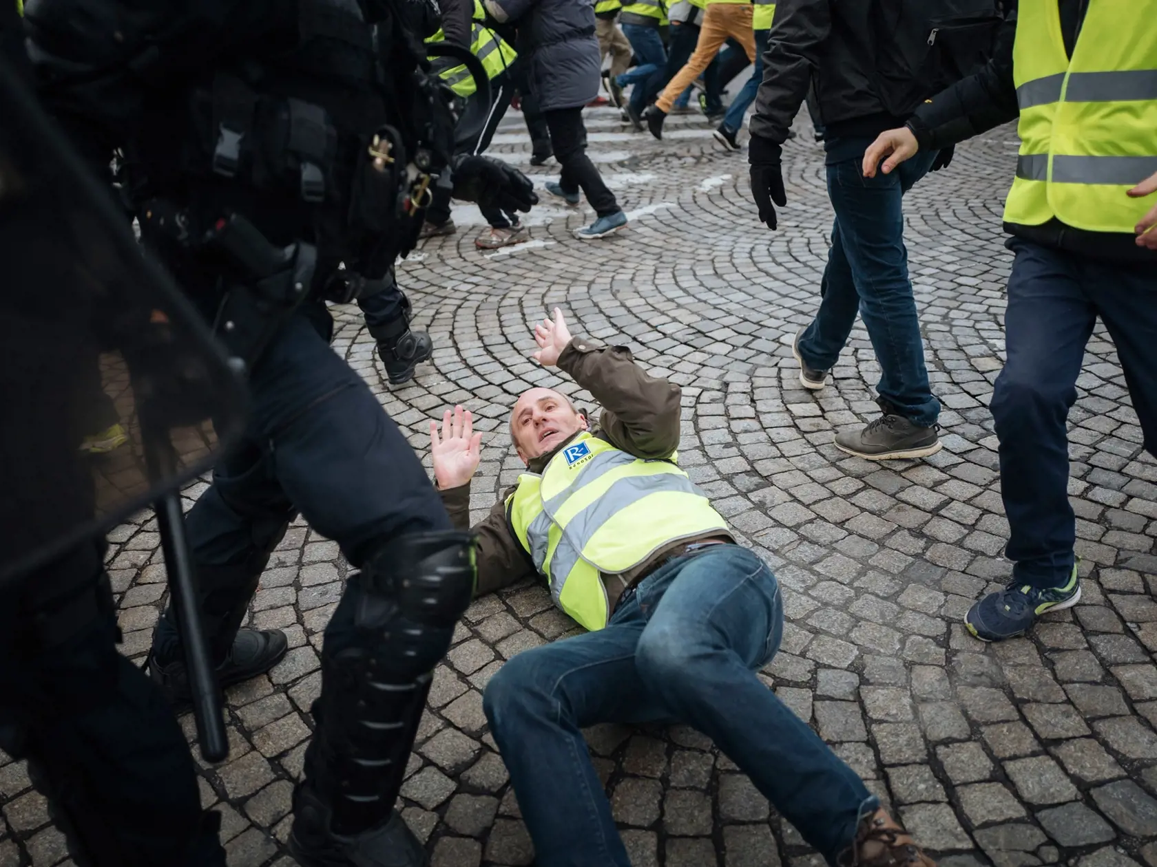 Demonštrácie "žltých viest" vo Francúzsku a Belgicku.