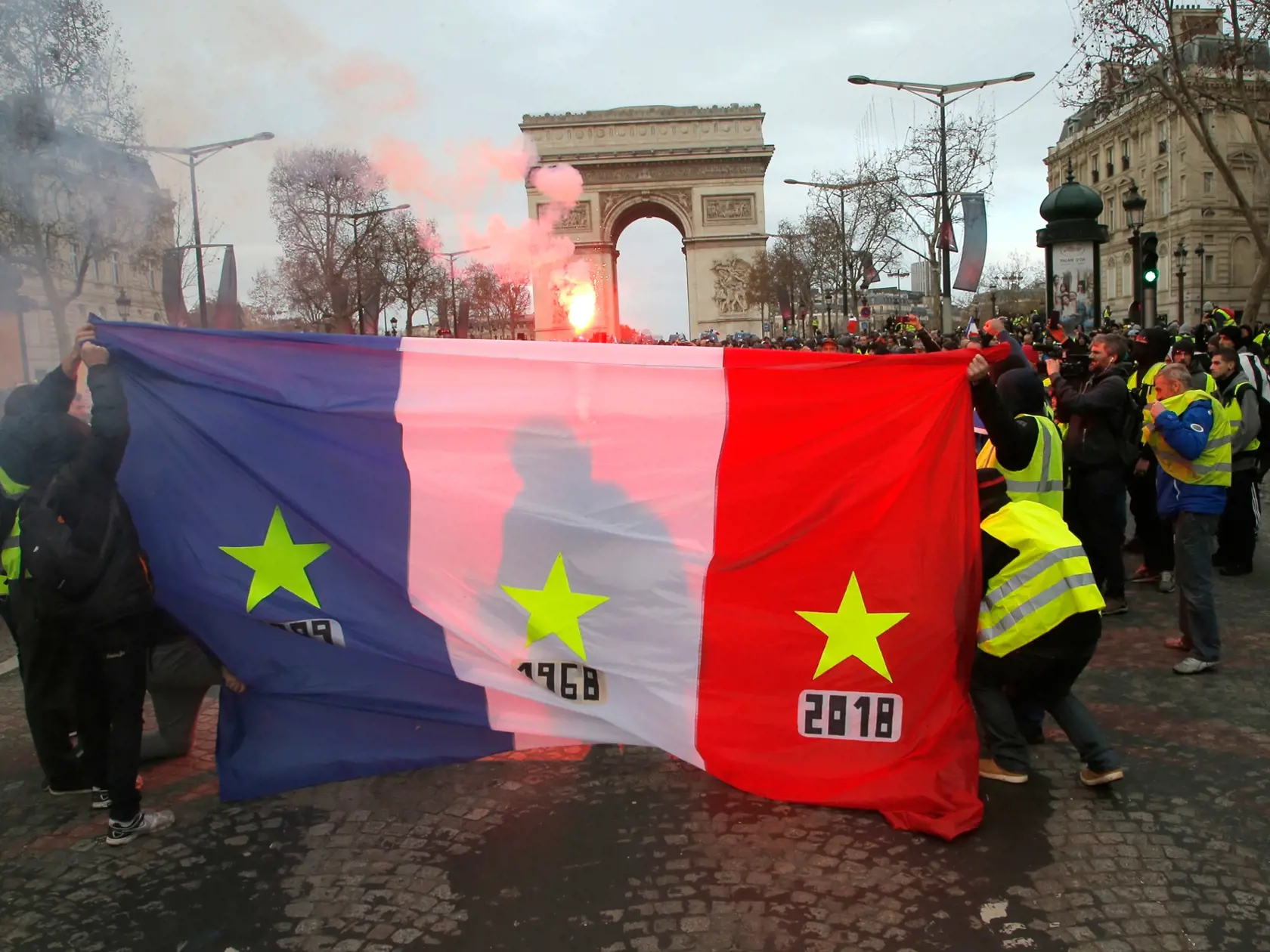 Demonštrácie "žltých viest" vo Francúzsku a Belgicku.