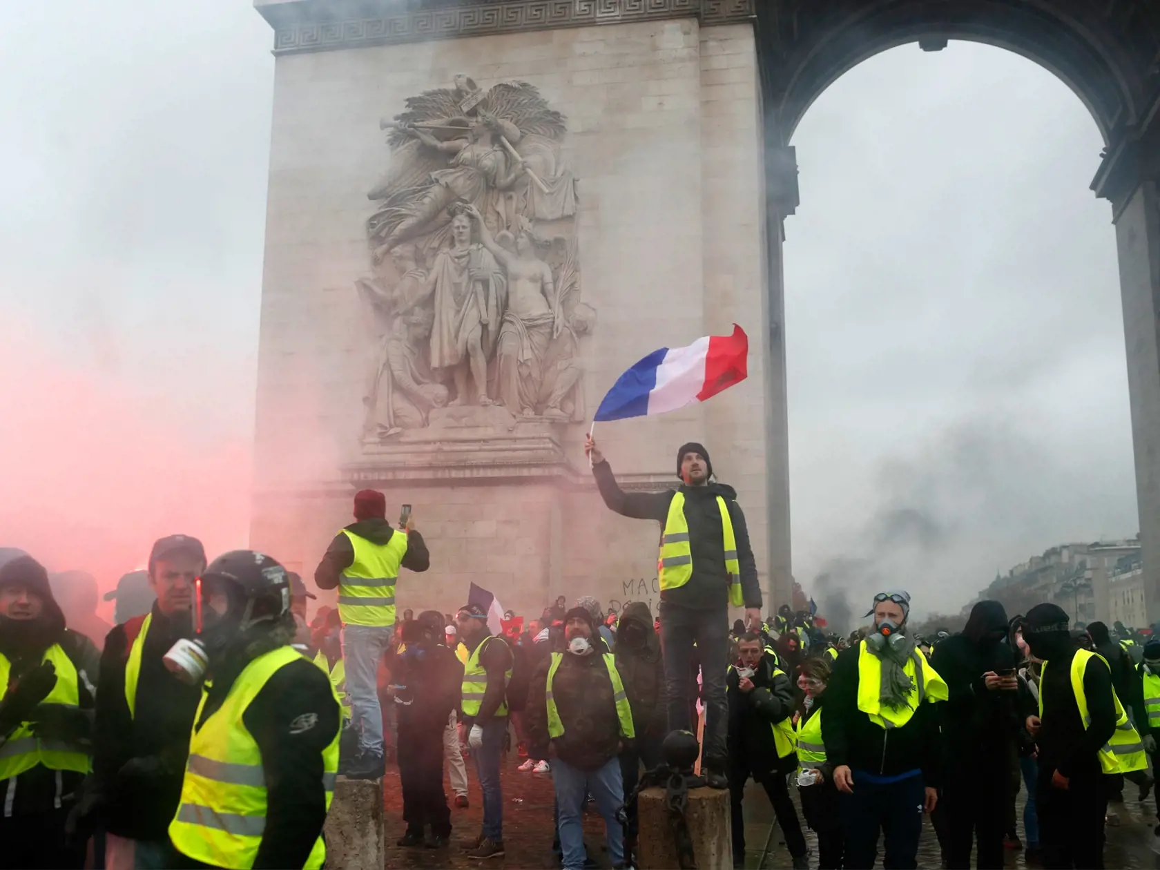 Demonštrácie "žltých viest" vo Francúzsku a Belgicku.