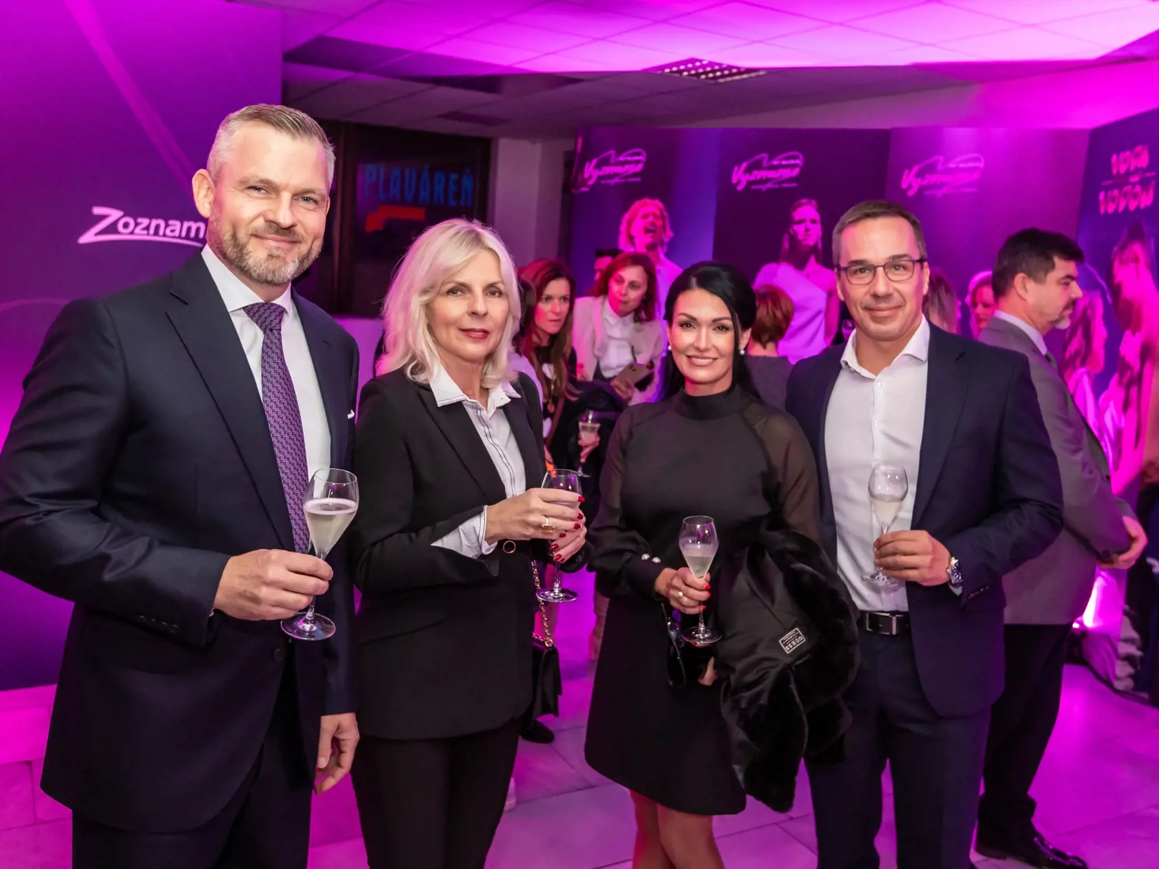 V Iuvente sa konala premiéra muzikálu Vyznanie. Na snímke je bývalý premiér Peter Pellegrini a poslanec Erik Tomáš s manželkou. 