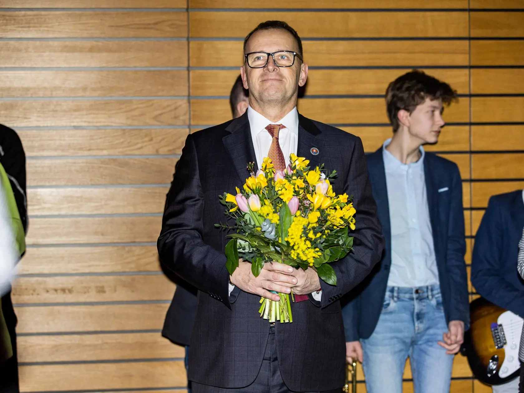 Výstava osobných predmetov zosnulého speváka Miroslava Žbirku na Bratislavskom hrade. Na snímke Boris Kollár.