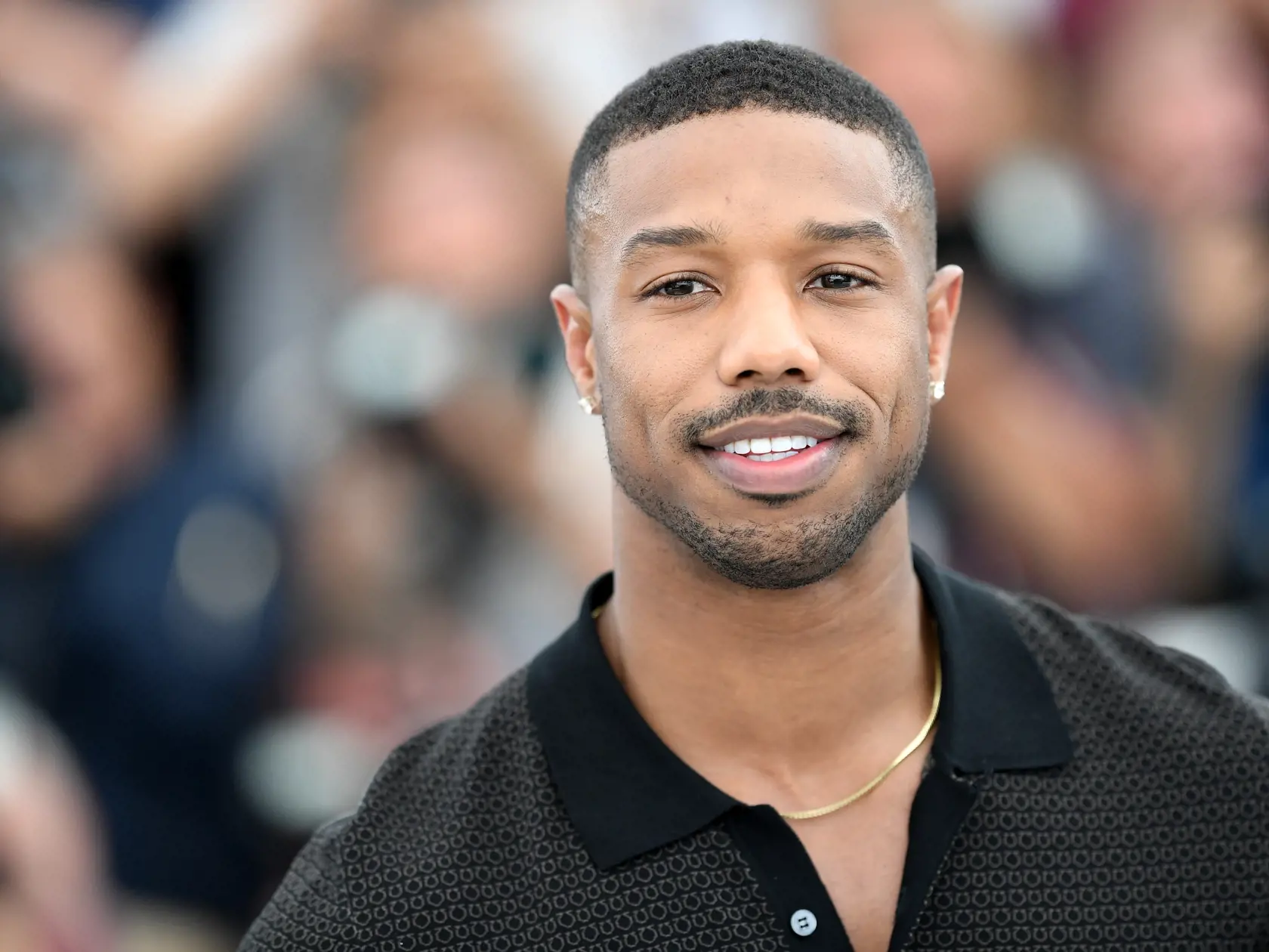 Americký herec Michael B. Jordan sa dostal na tretie miesto rebríčka. Jeho tvár je vraj takmer dokonale súmerná a charizmatická.