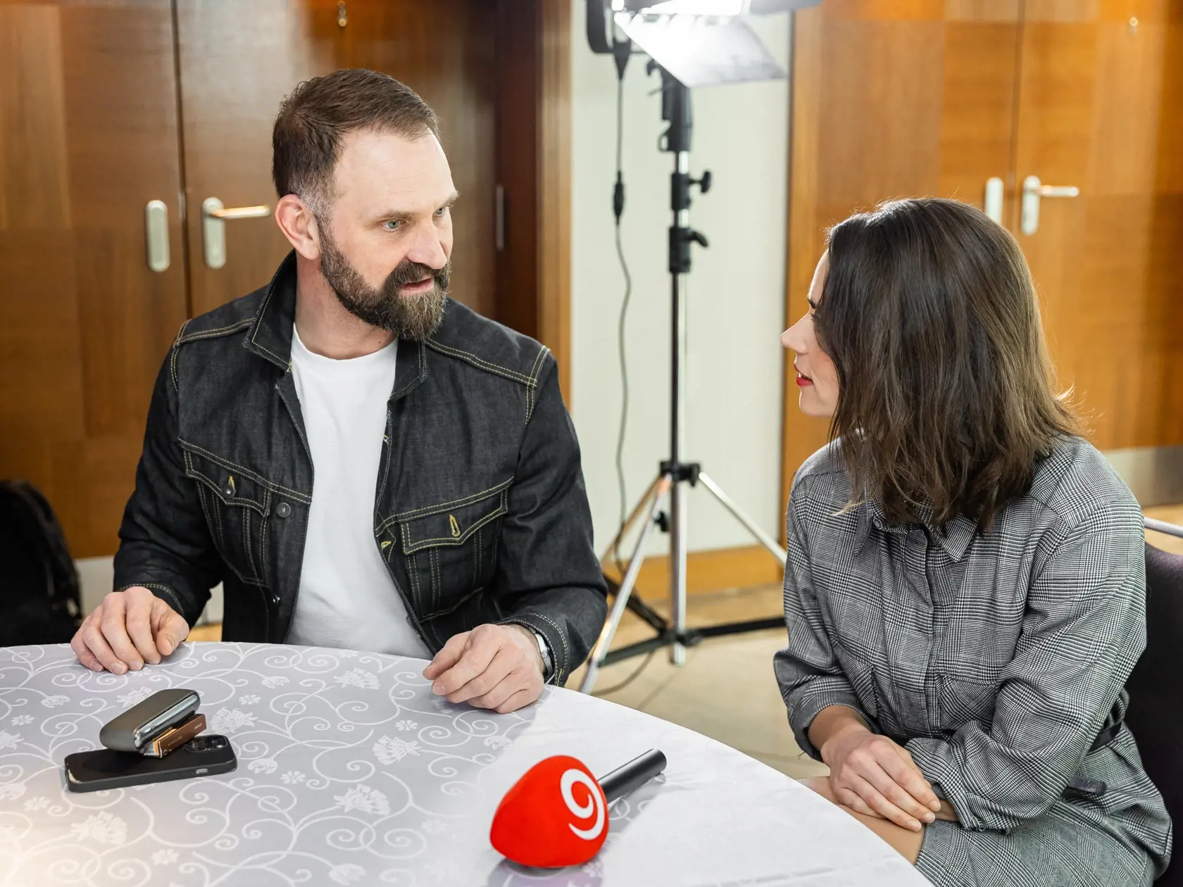 Tlačová konferencia k predstaveniu nového televízneho seriálu “Vytoč môjho agenta” v Bratislave. Na snímke Tomáš Maštalír a Gabriela Marcinková.