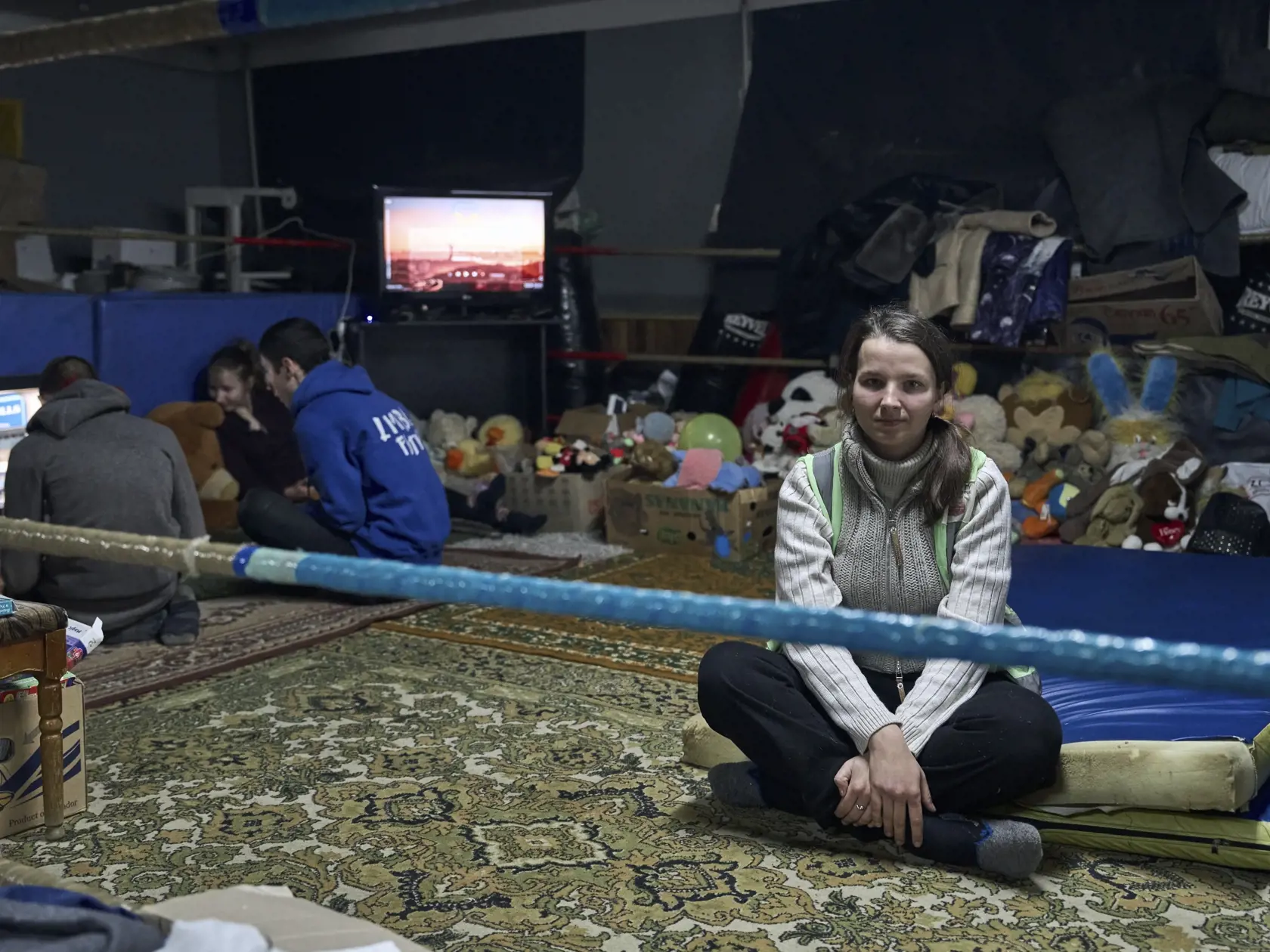 WA 20 Bachmut - Miestni obyvatelia sa zohrievajú v kryte v meste Bachmut v Doneckej oblasti na východe Ukrajiny v piatok 10. februára 2023. FOTO TASR/AP


Local residents warm up in a shelter in Bakhmut, Donetsk region, Ukraine, Friday, Feb. 10, 2023. (AP Photo/Libkos)