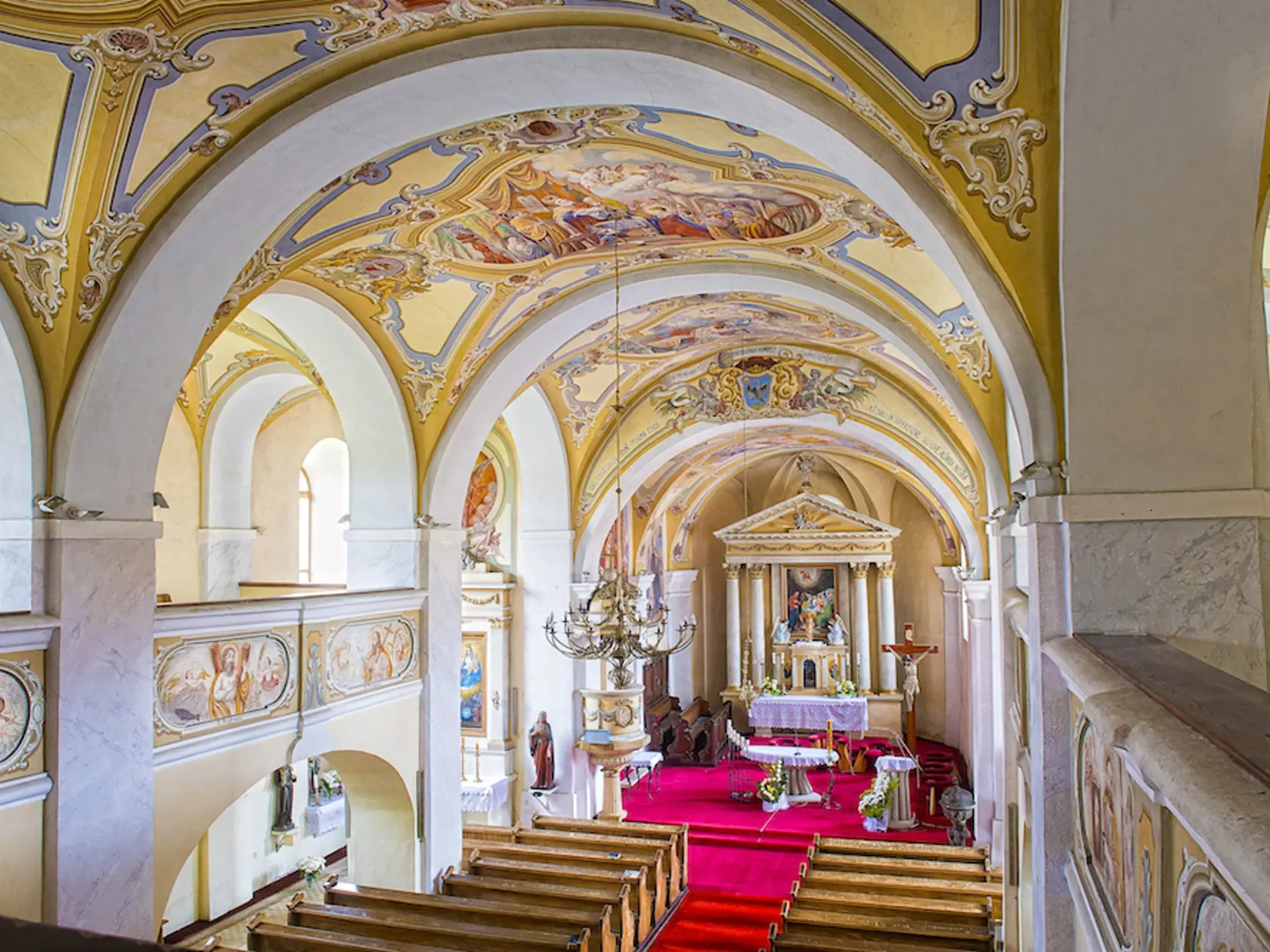 Rímskokatolícky kostol Narodenia Panny Márie v Medzeve. Ide o trojloďovú, pôvodne gotickú stavbu, s polygonálne ukončeným presbytériom a predstavanou vežou zo začiatku 15. storočia.