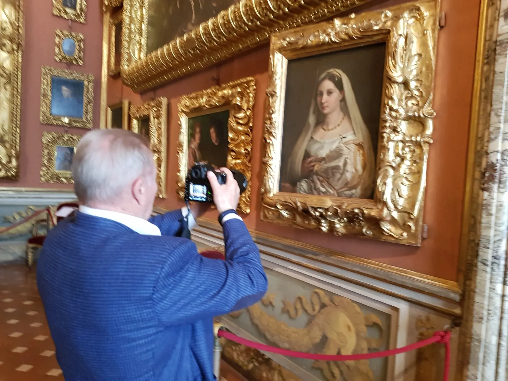 Palazzo Pitti je palác vo Florencii, v oblasti Oltrarna, na Piazza Pitti. Na palác nadväzujú záhrady Boboli.