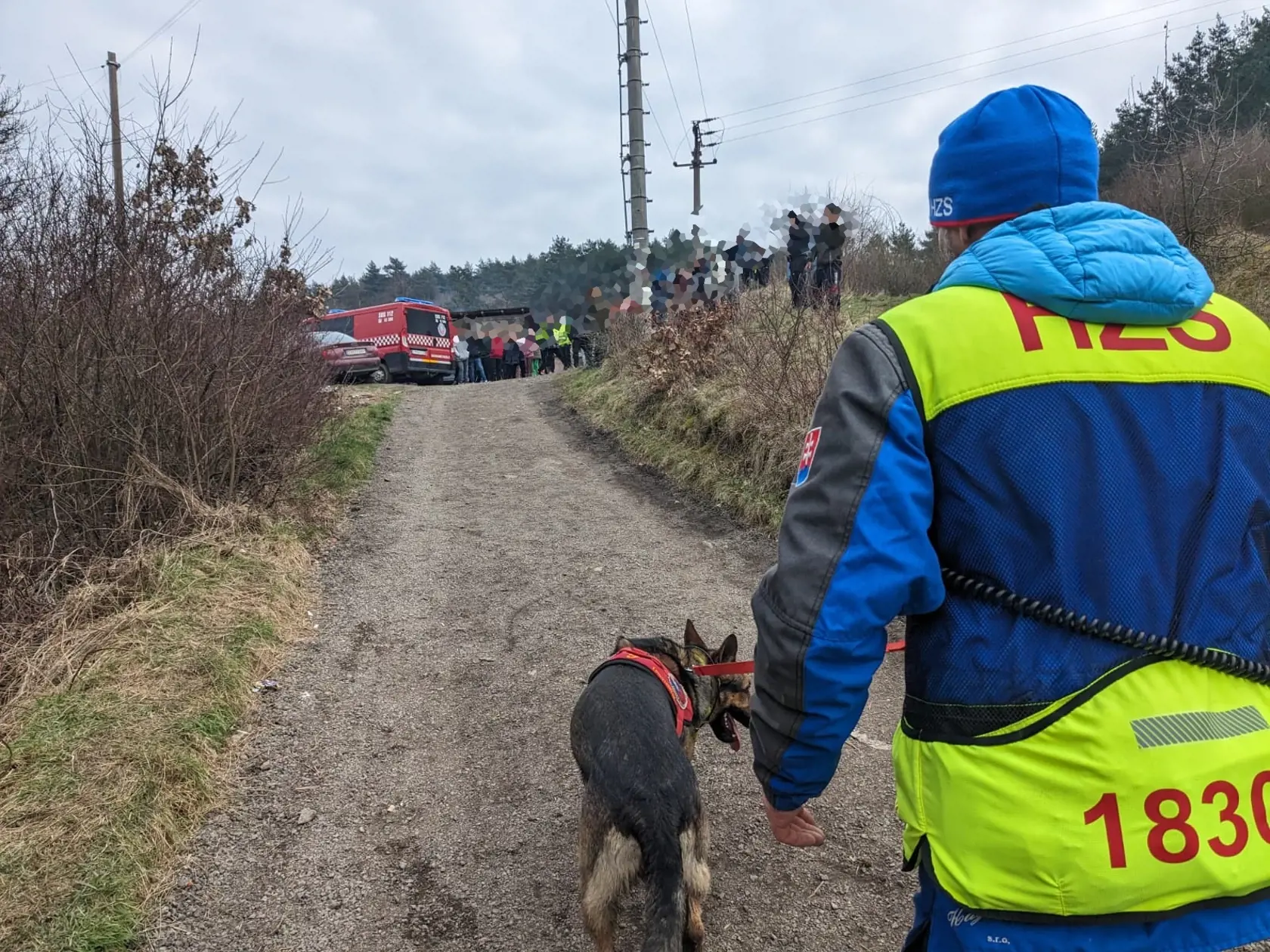Práve služobné psy HZS telo chlapčeka našli.