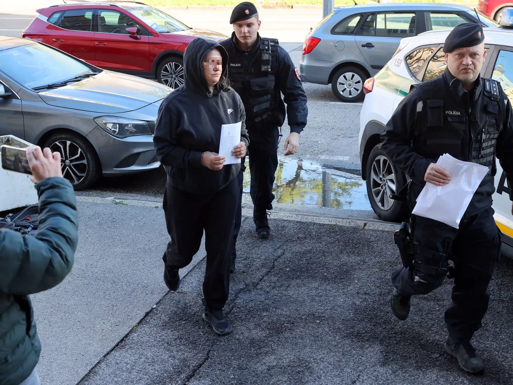 Polícia predviedla Andreu pred súd, ktorý rozhodol o jej väzbe.