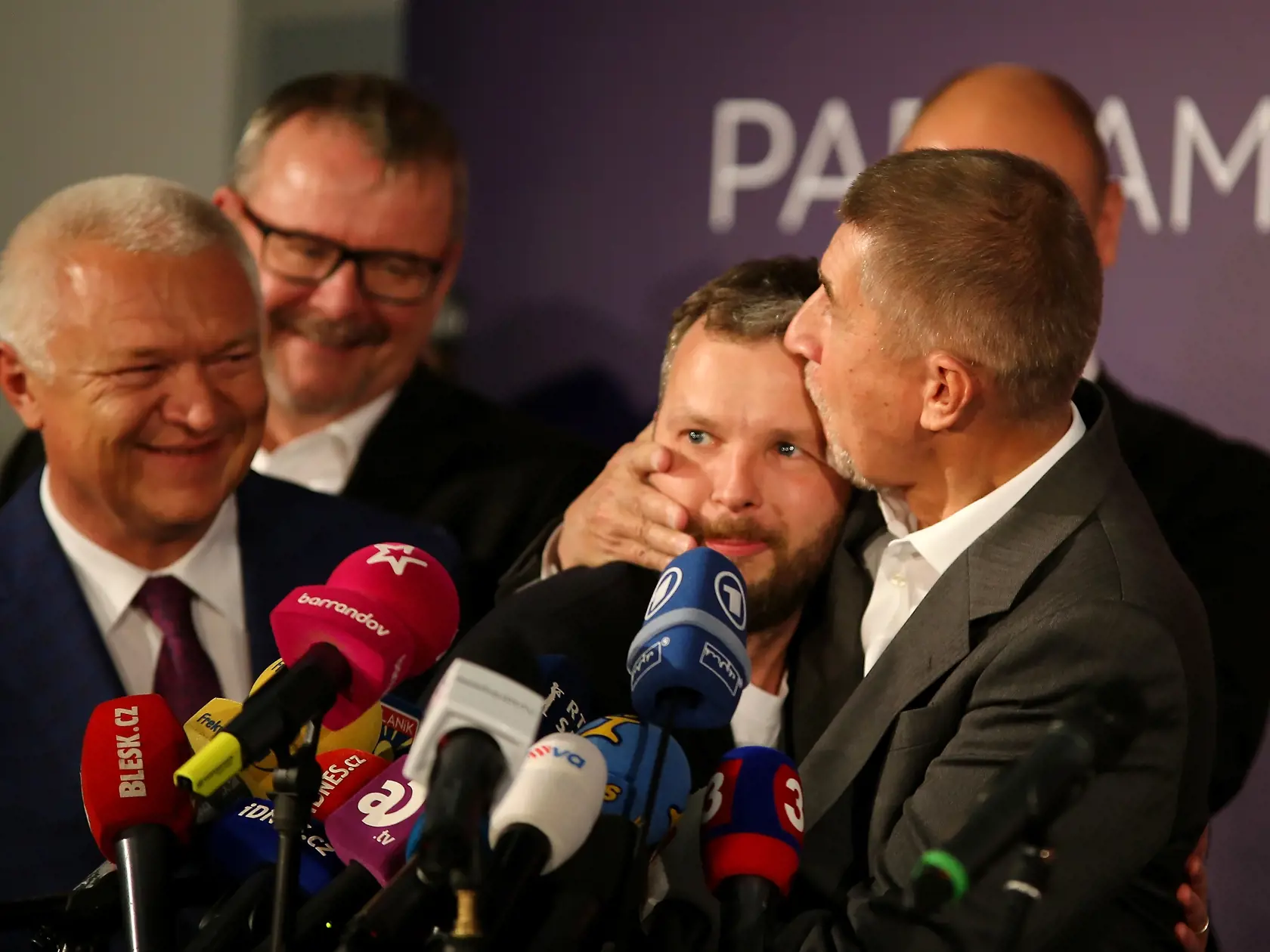Marek Prchal, ktorý mal na starosti sociálne siete hnutia ANO, dostal od šéfa pusu.