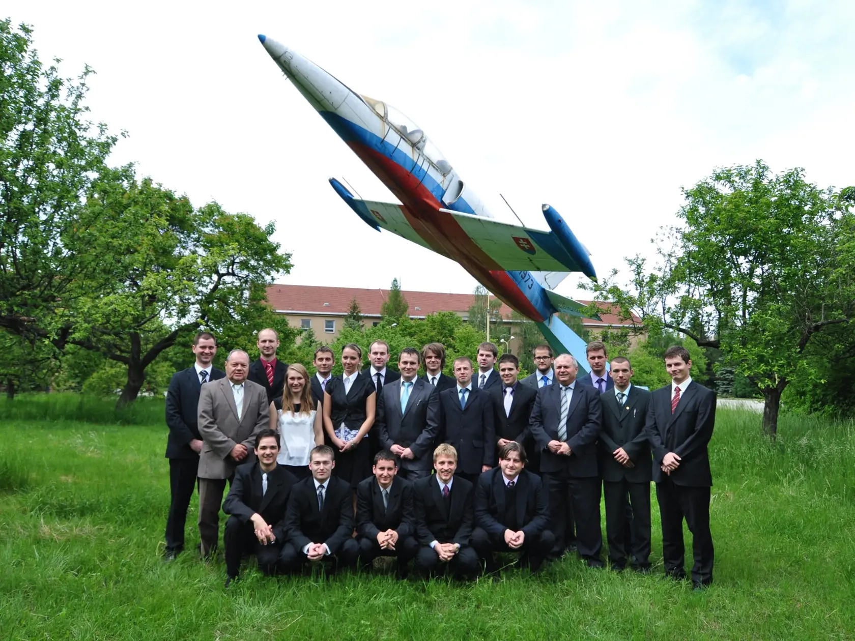 Ďoďo je absolventom Leteckej fakulty Technickej univerzity v Košiciach, študijného programu Senzorika a avionické systémy.