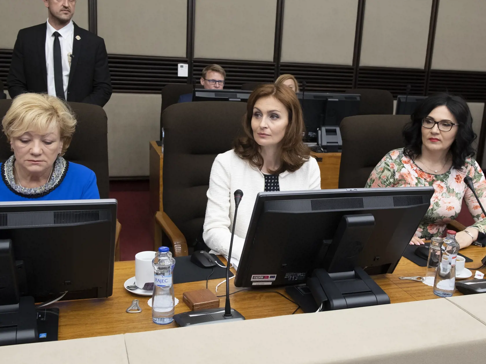 Andrea Kalavská mala podporu Petra Pellegriniho, ktorý zastával funkciu premiéra, avšak veľkej dôvere sa netešila o predsedu Smeru-SD.