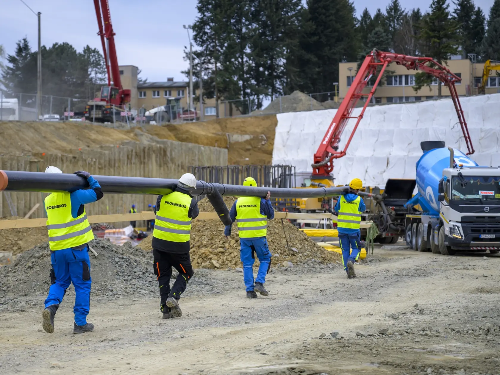 Na snímke aktuálny stav výstavby novej vojenskej nemocnice v Prešove 14. apríla 2025.