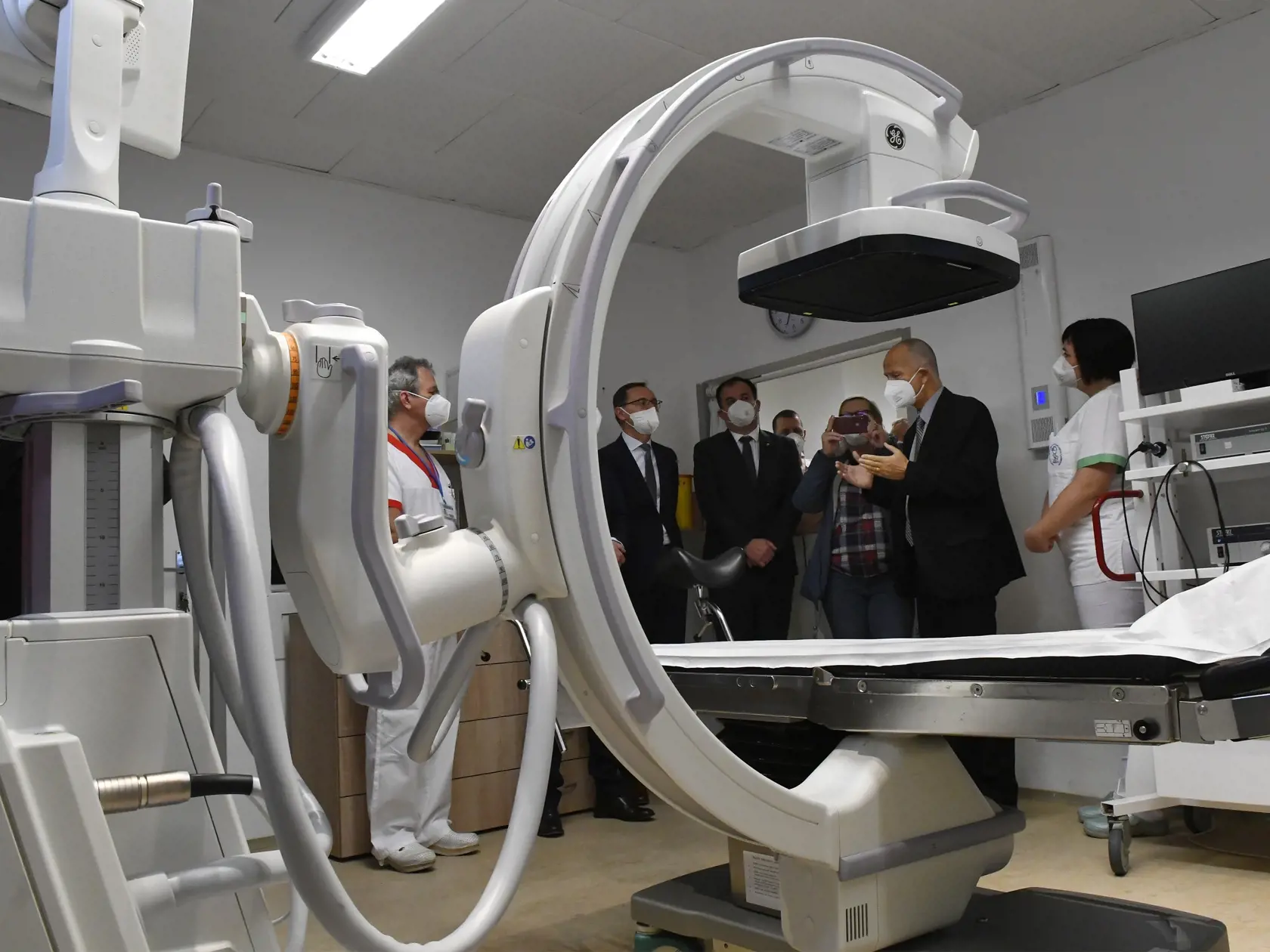 Novootvorené centrum pre diagnostiku a miniinvazívnu liečbu ochorení močových ciest vo Fakultnej nemocnici J. A. Reimana Prešov si prehliadol 27. decembra 2021 minister zdravotníctva SR Vladimír Lengvarský. Snímka z prehliadky Centra pre diagnostiku a miniinvazívnu liečbu ochorení močových ciest. Prešov, 27. decembra 2021. FOTO TASR – Milan Kapusta


