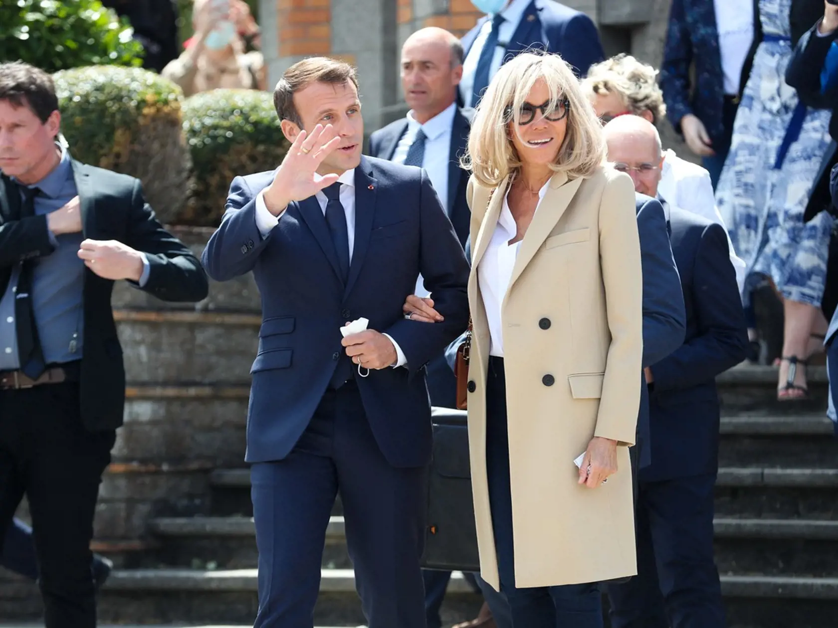 Prvá dráma Francúzska Brigitte Macron a jej značková kabelka Louis Vuitton za vyše 2700 eur.