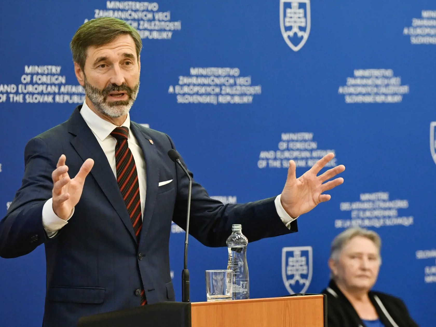 Minister zahraničných vecí a európskych záležitostí SR Juraj Blanár (Smer) v príhovore na konferencii „Slovenská republika a Slováci žijúci v zahraničí 2024“ v priestoroch Ministerstva zahraničných vecí a európskych záležitostí SR 24. októbra 2024 v Bratislave. 