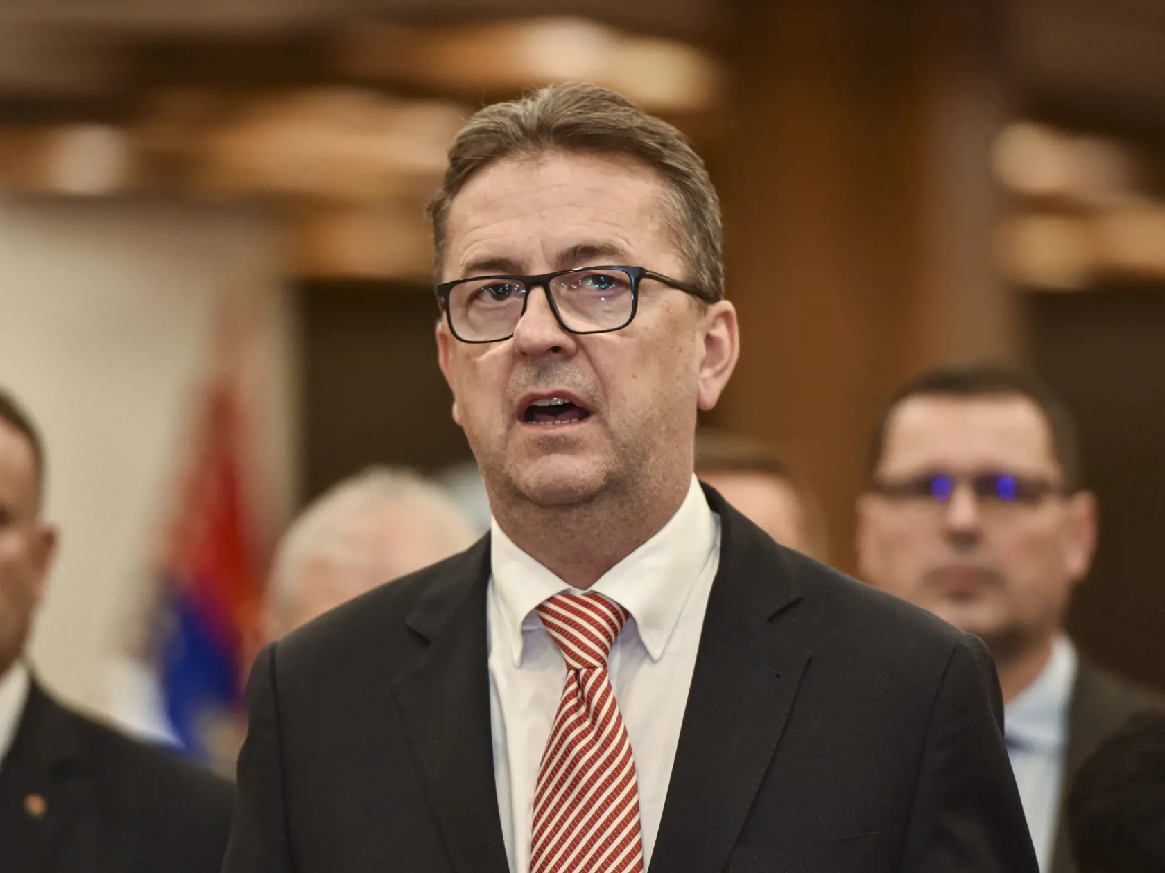 Na snímke poslanec NR SR Martin Glváč (Smer-SD) na mimoriadnej tlačovej konferencii poslaneckého klubu Smer-SD v NR SR v Bratislave 5. decembra 2019.
