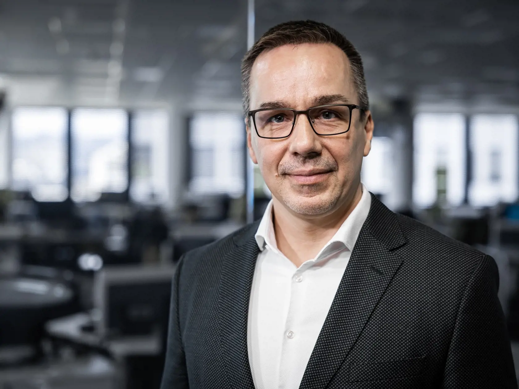 Diskusná relácia "Karty na stôl", ktorej hosťom bol Erik Tomáš.
