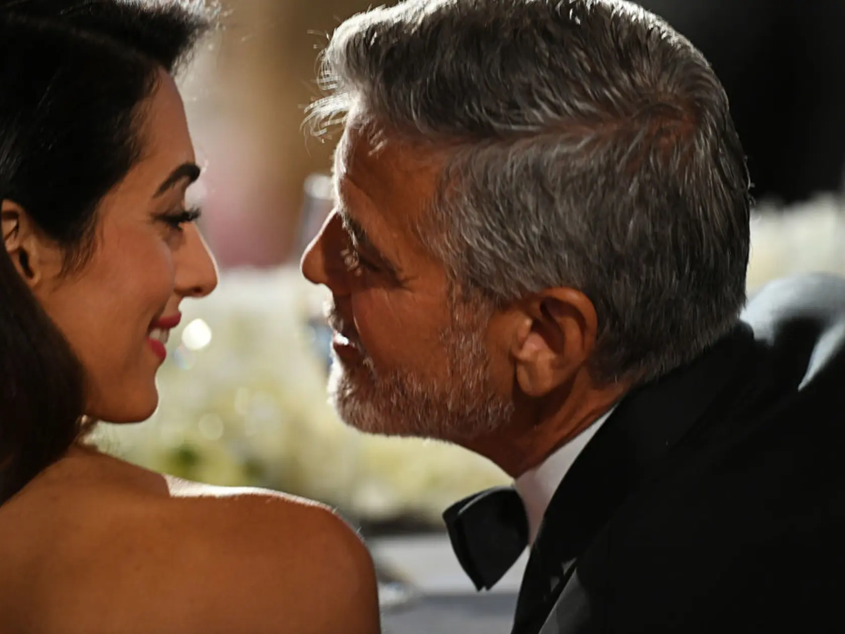 George a Amal Clooney, láska medzi nimi len tak prekvitá
