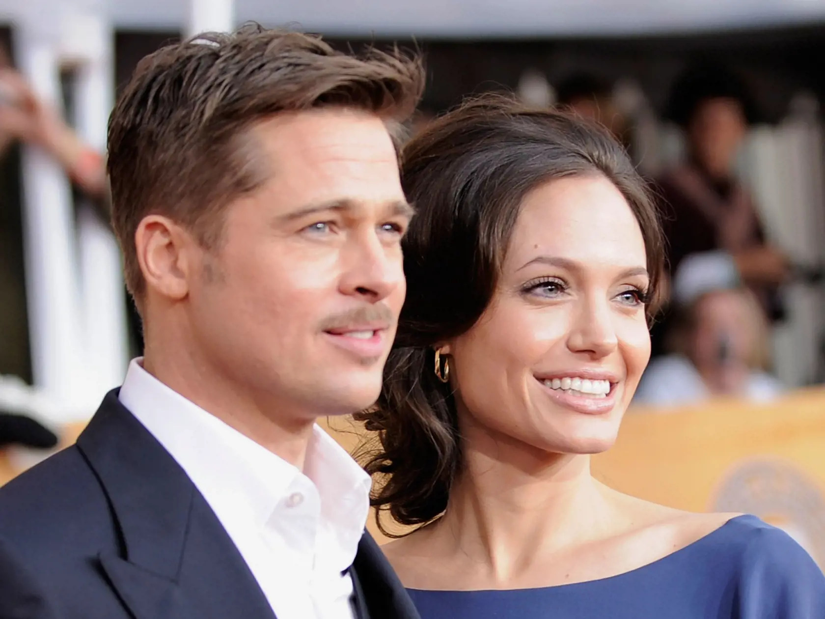 LOS ANGELES, CA - JANUARY 25:  Actors Brad Pitt and Angelina Jolie arrive at the 15th Annual Screen Actors Guild Awards held at the Shrine Auditorium on January 25, 2009 in Los Angeles, California.  (Photo by Kevork Djansezian/Getty Images)