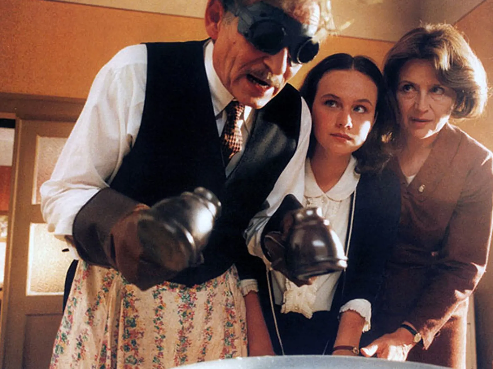 Jiří Kodet, Kristýna Nováková-Fuitová a Emília Vášáryová vo filme Pelíšky tvorili rodinu Krausovcov.
