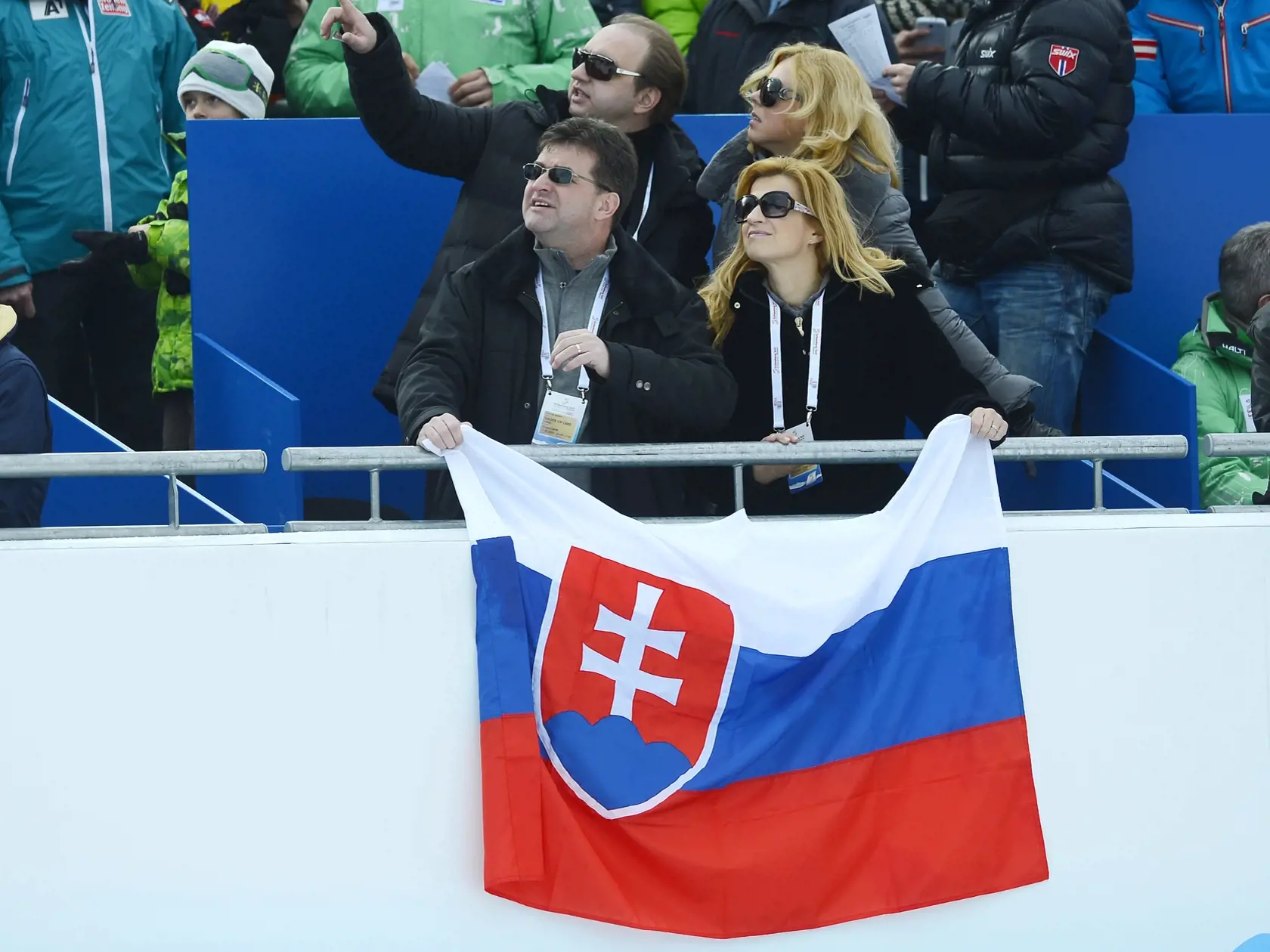 2013: Minister zahraničných vecí a európskych záležitostí Miroslav Lajčák (dole vľavo) s manželkou Jarmilou (dole vpravo) sledujú 2. kolo slalomu žien na majstrovstvách sveta v alpských lyžiarskych disciplínach.